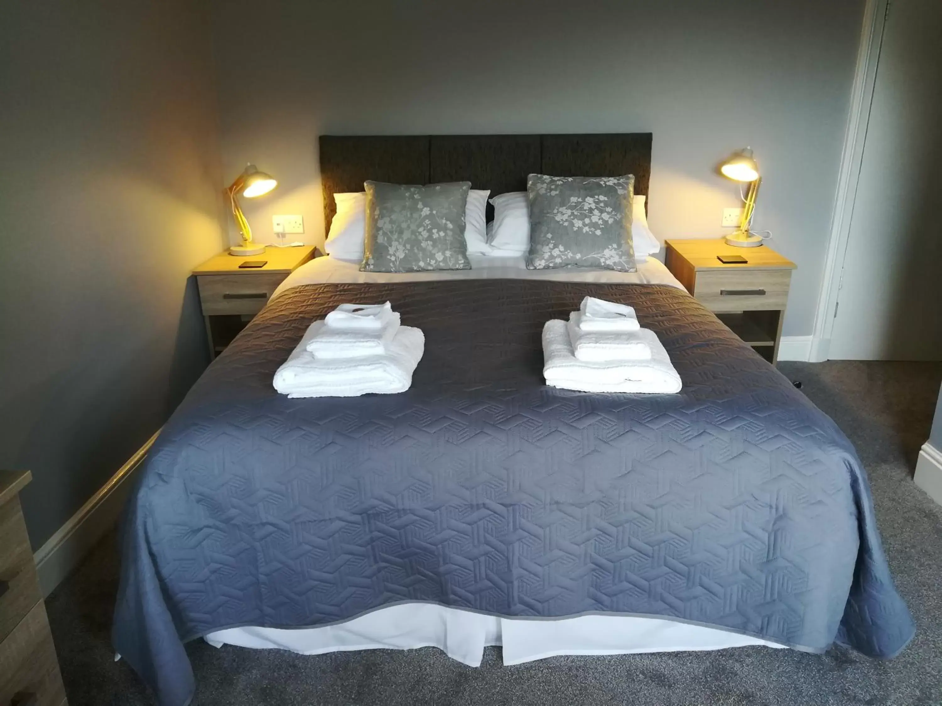 Shower, Bed in Aberconwy House B&B