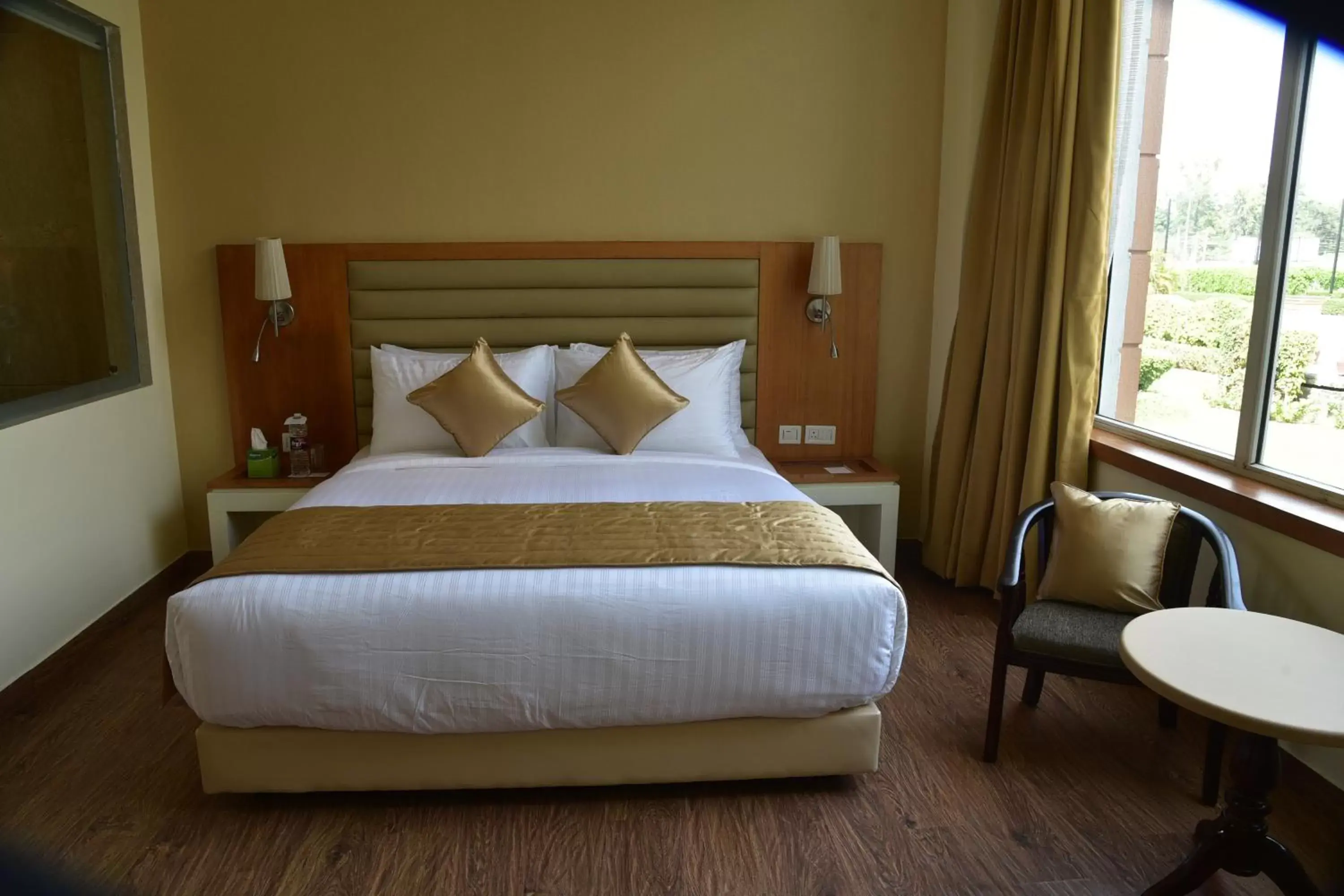 Photo of the whole room, Bed in Opulent by Udman Chhattarpur Photo of the whole room, Bed in Opulent by Udman Chhattarpur