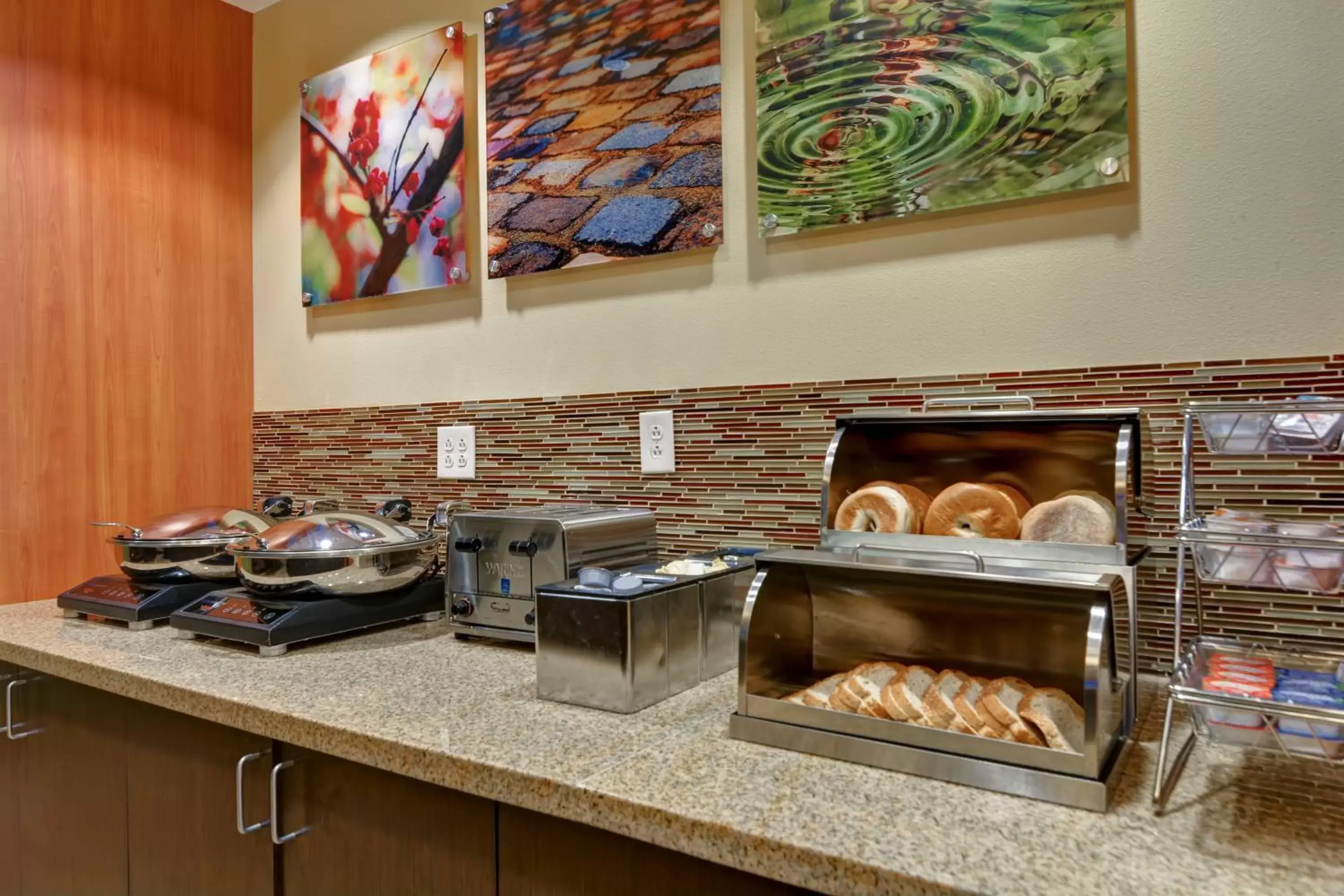 Breakfast, Kitchen/Kitchenette in TownePlace Suites by Marriott Jackson Ridgeland/The Township at Colony Park