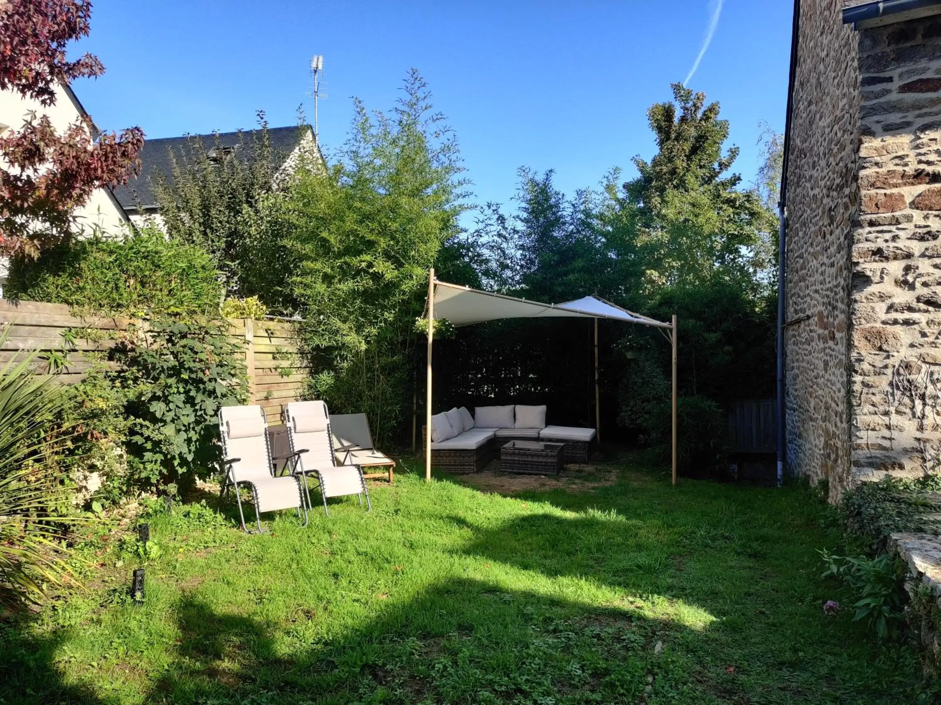 Garden in Hotel De La Porte Saint-Malo