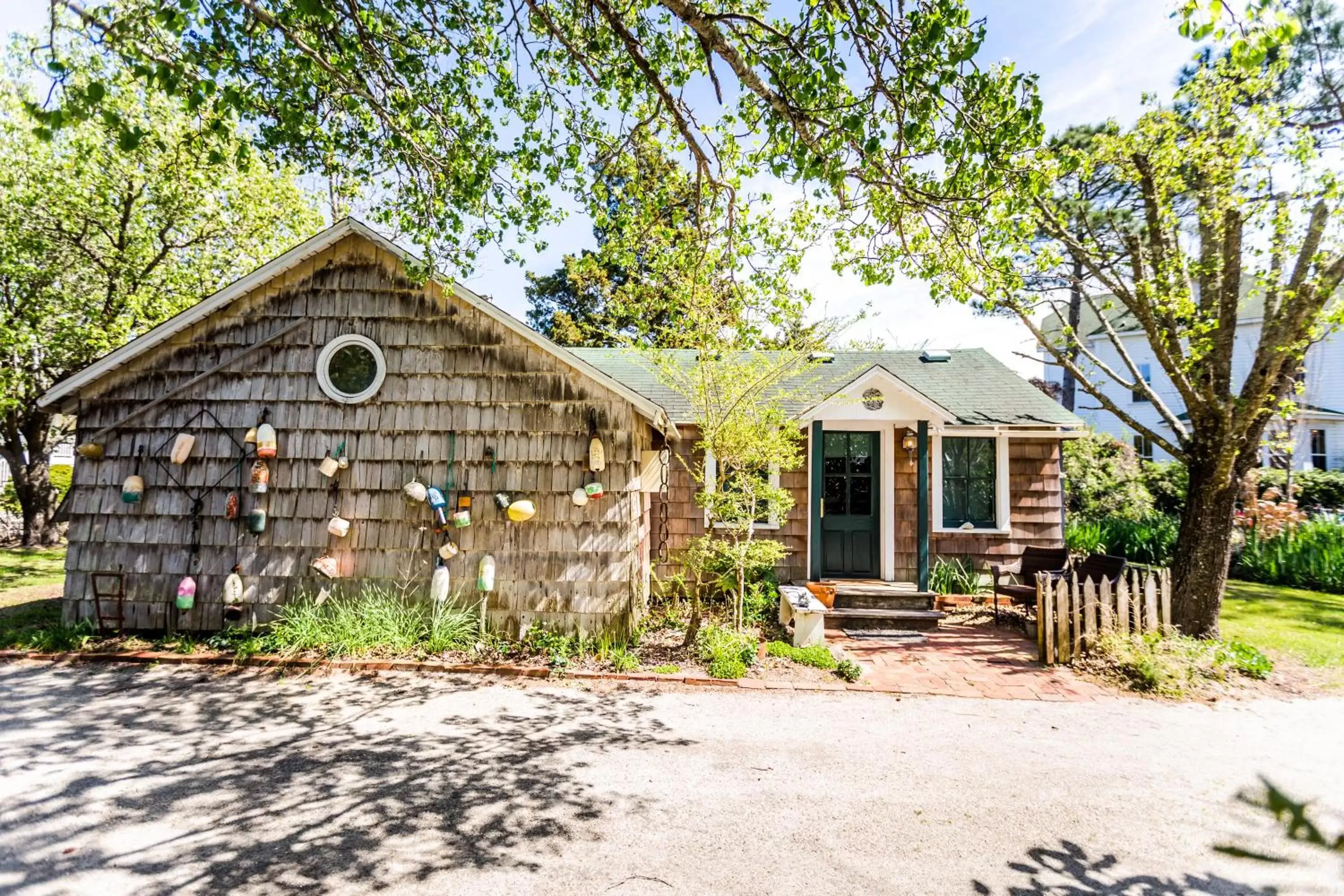 Property Building in Roanoke Island Inn