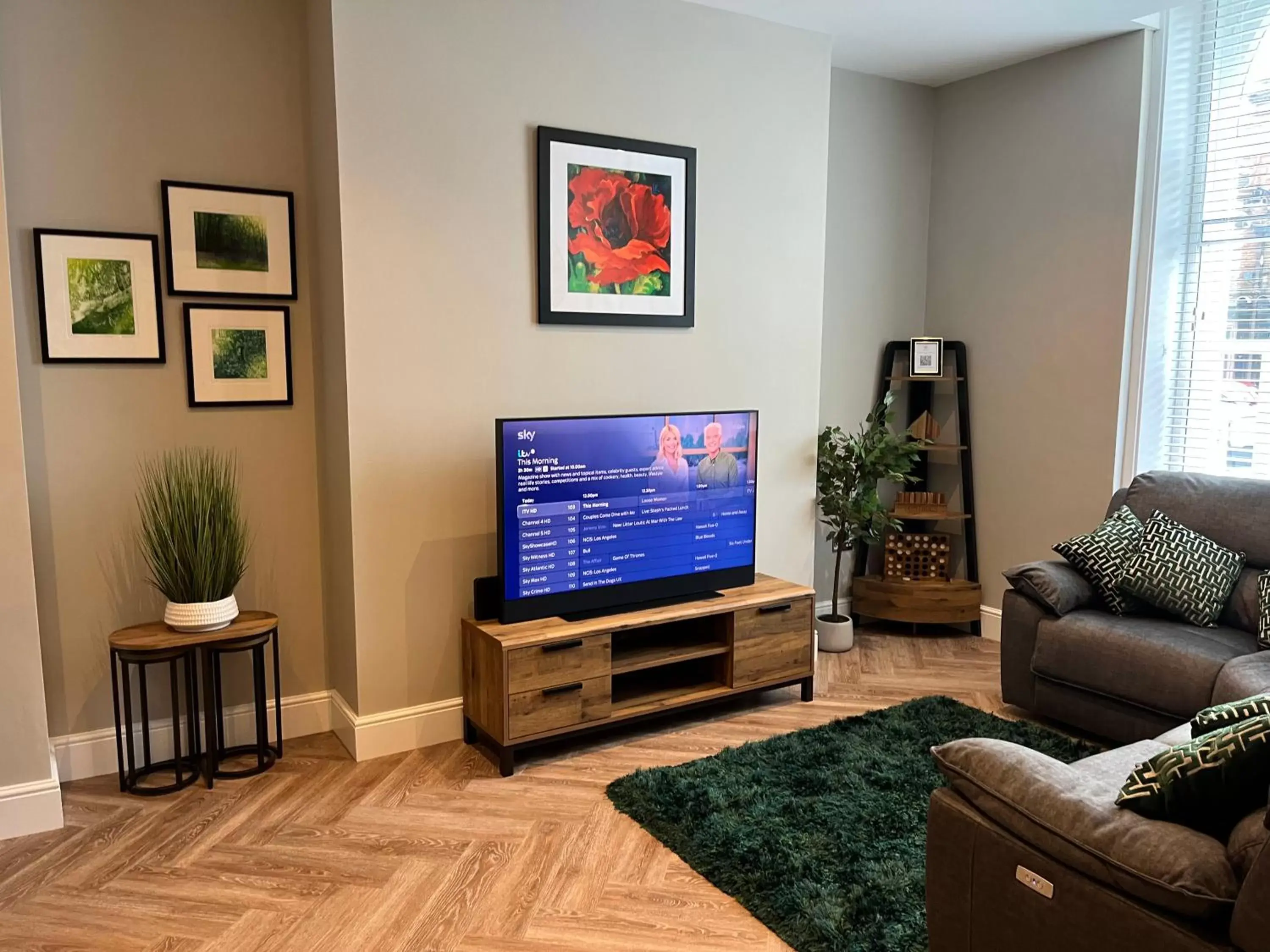 TV/Entertainment Center in Crown and Cushion Appleby