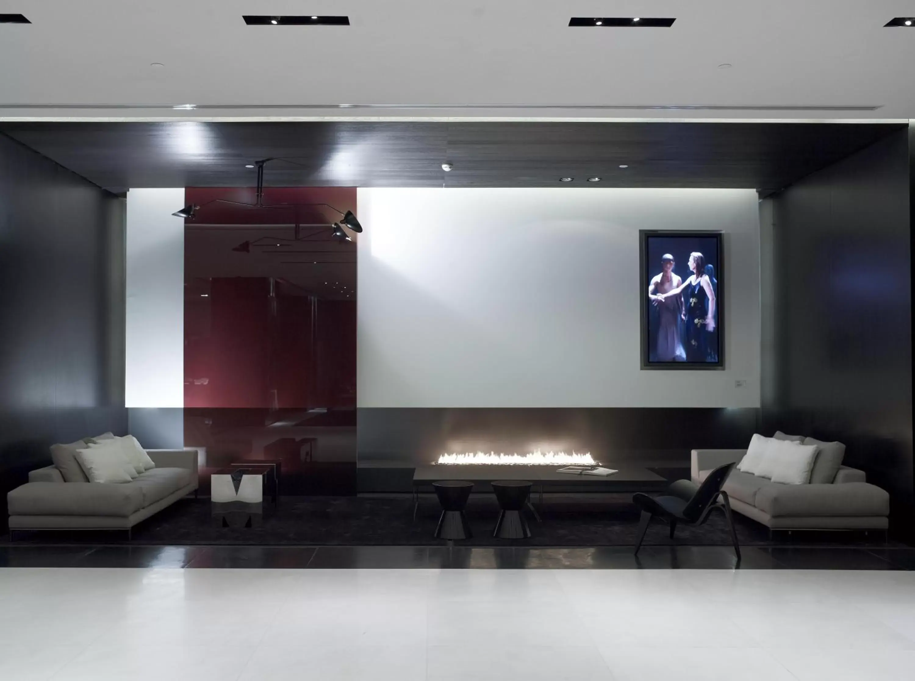 Lounge or bar, TV/Entertainment Center in The Met Hotel Thessaloniki, a Member of Design Hotels