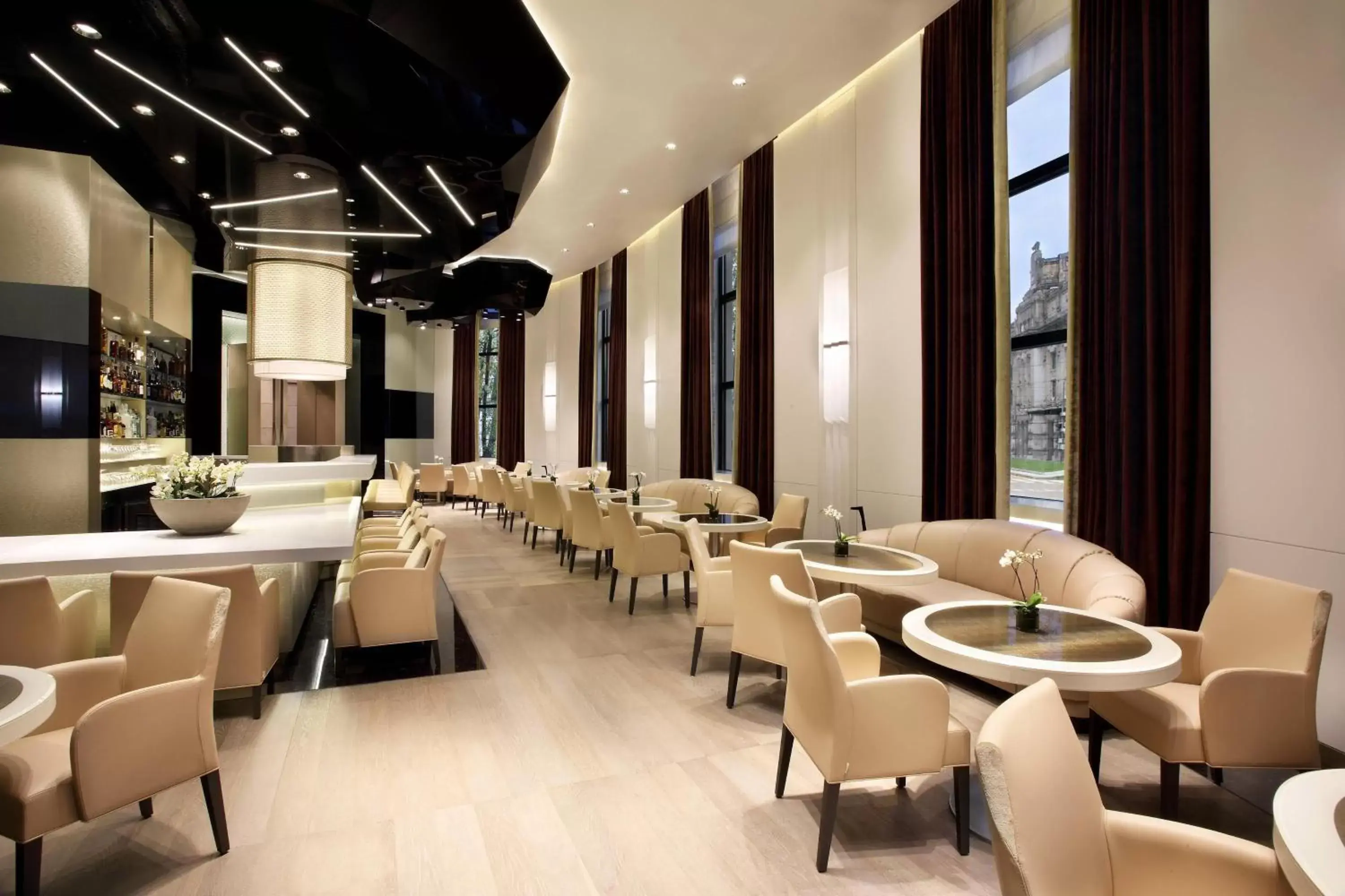 Lounge or bar, Restaurant/Places to Eat in Excelsior Hotel Gallia, a Luxury Collection Hotel, Milan