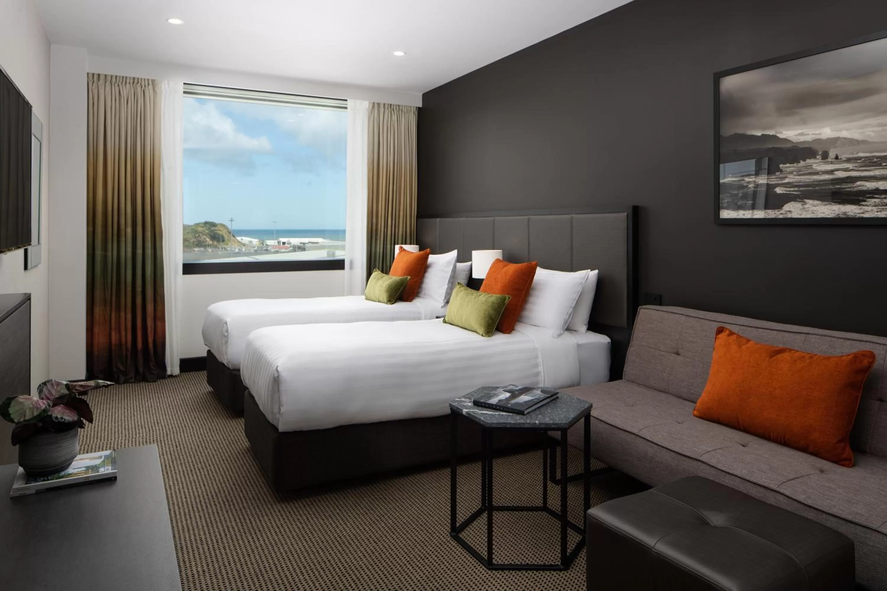 Sea view, Bed in Rydges Wellington Airport