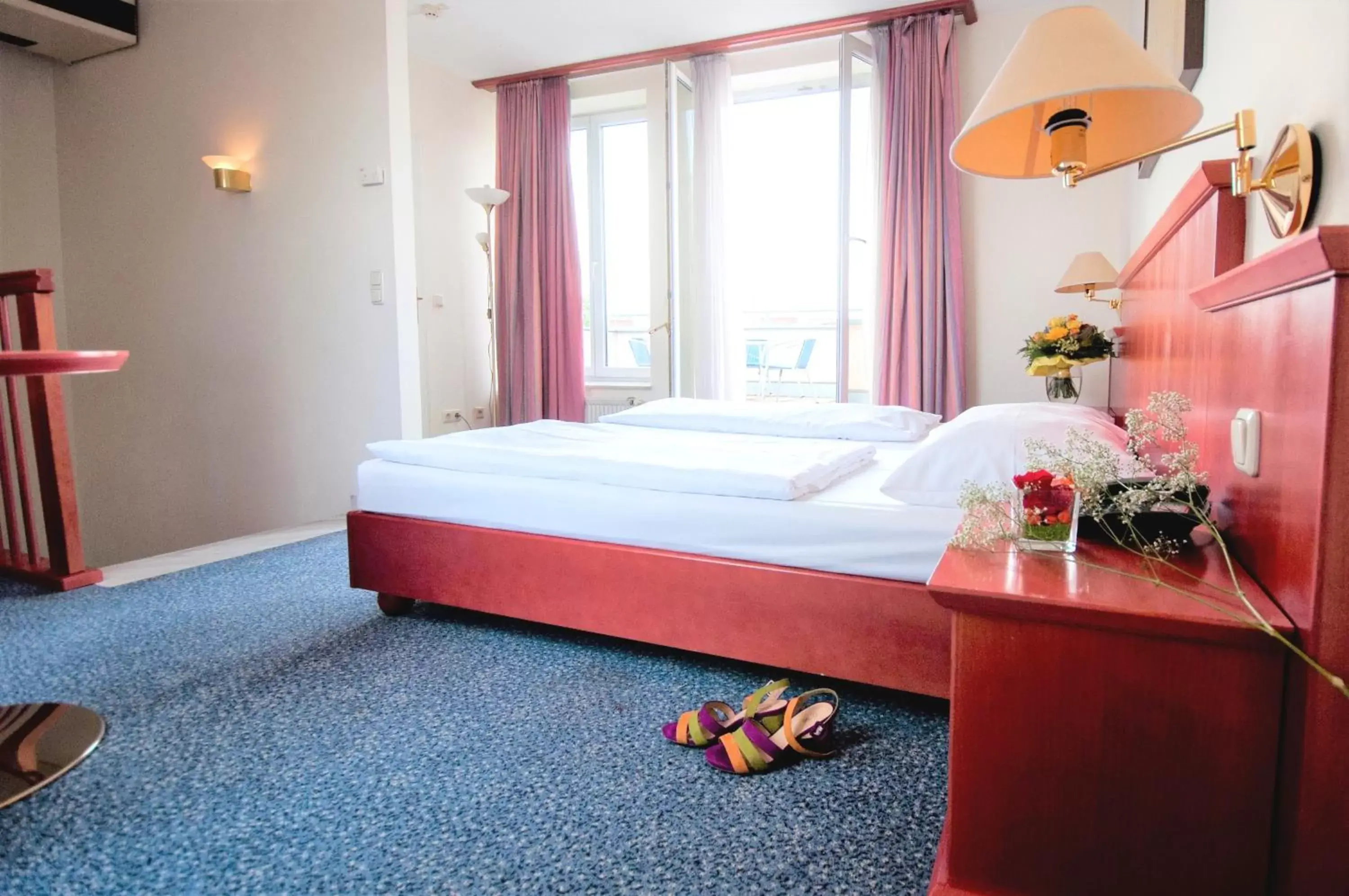 Bedroom, Bed in Hotel Allegro Wien