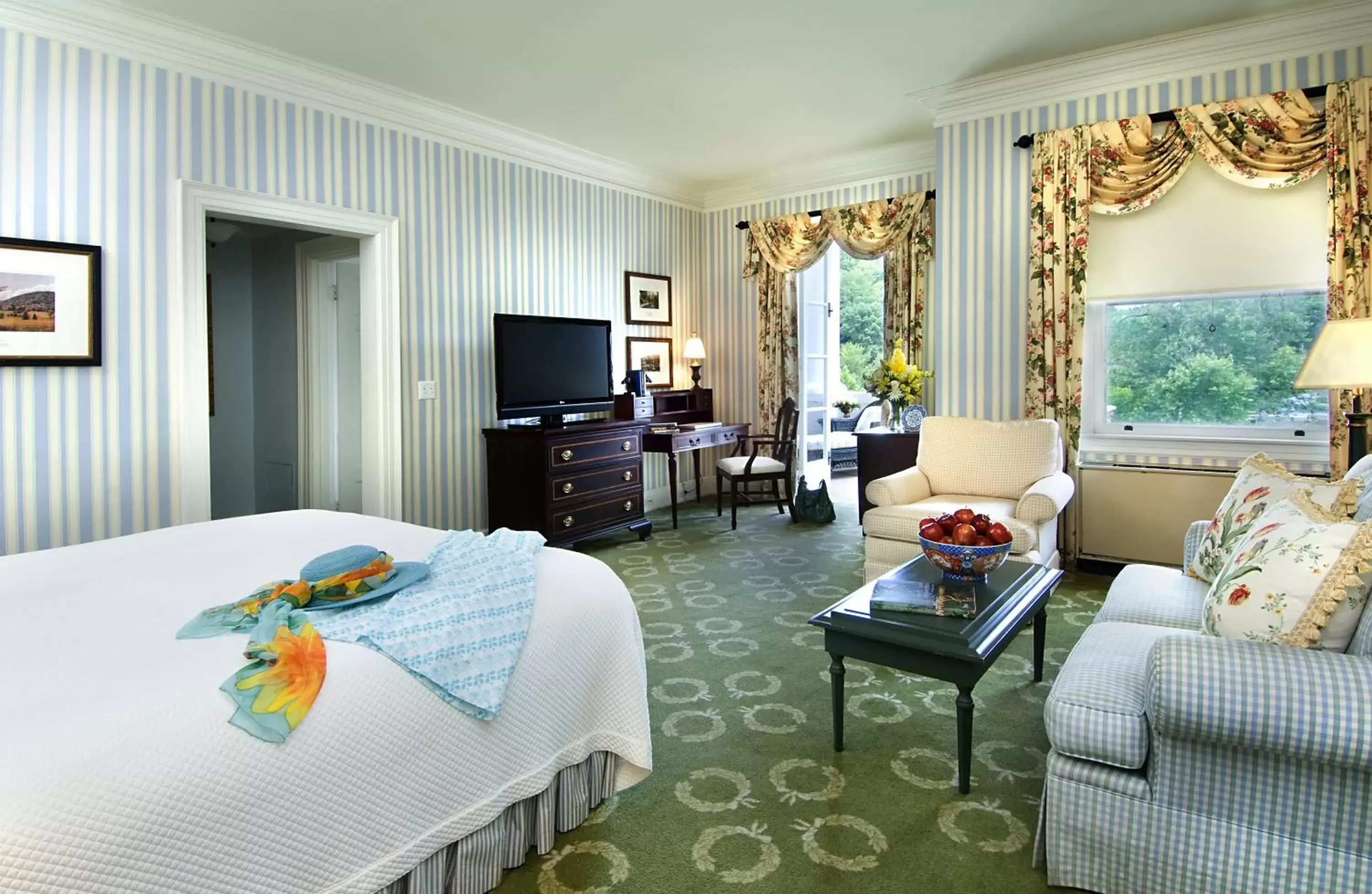 Bedroom, Seating Area in The Omni Homestead Resort