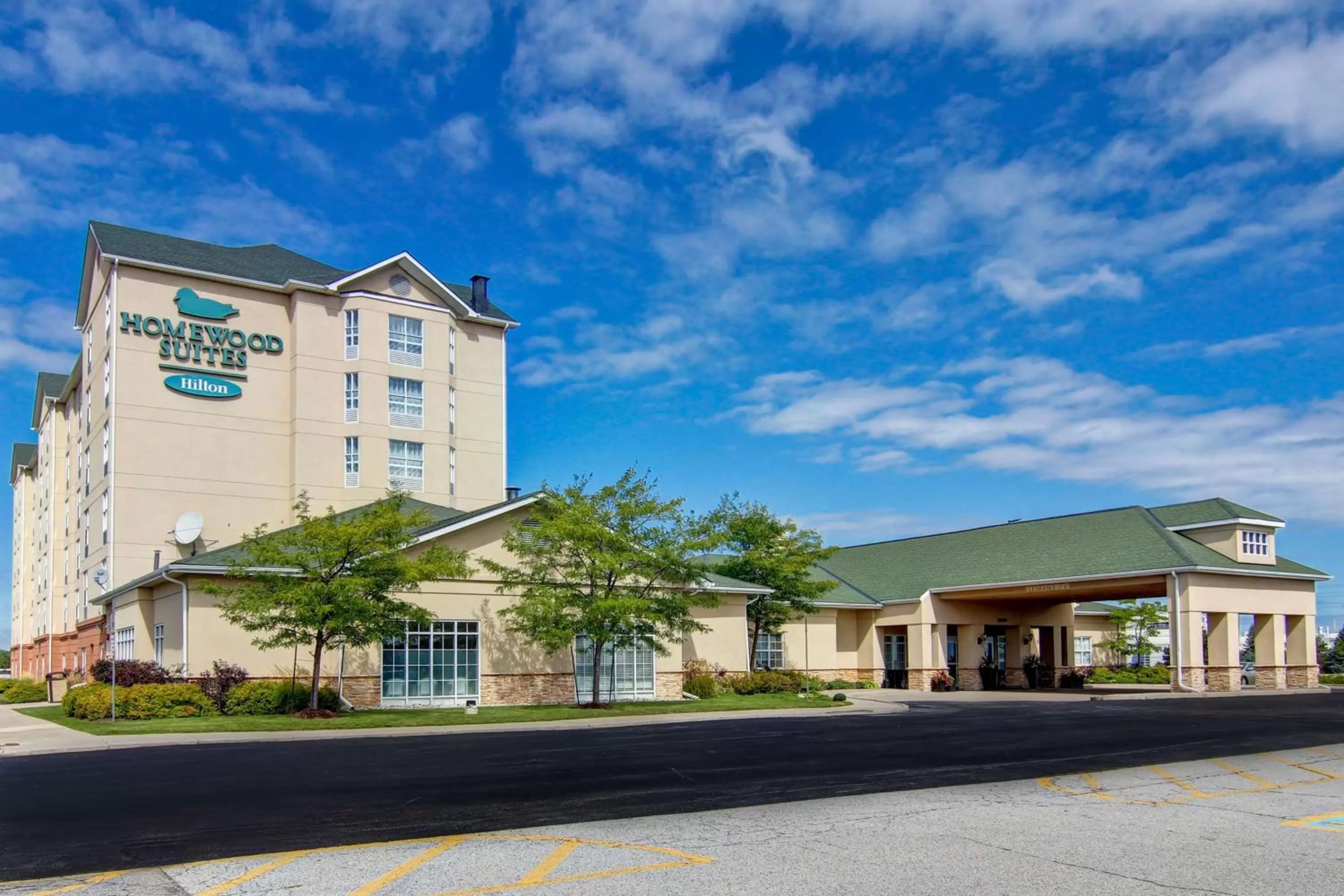 Property building in Homewood Suites by Hilton Toronto Oakville