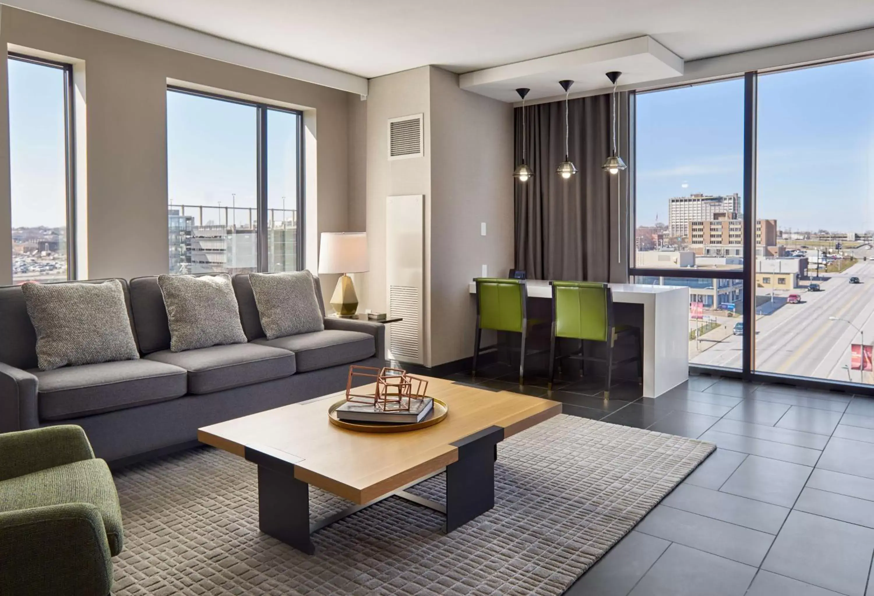 Bedroom, Seating Area in Hilton Des Moines Downtown