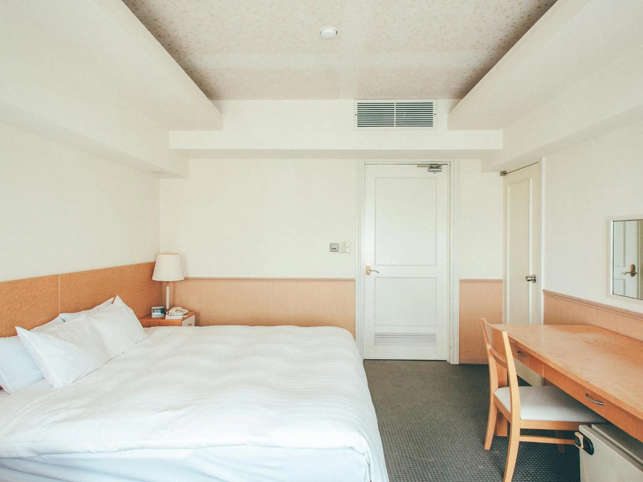 Photo of the whole room, Bed in Kanazawa Kokusai Hotel