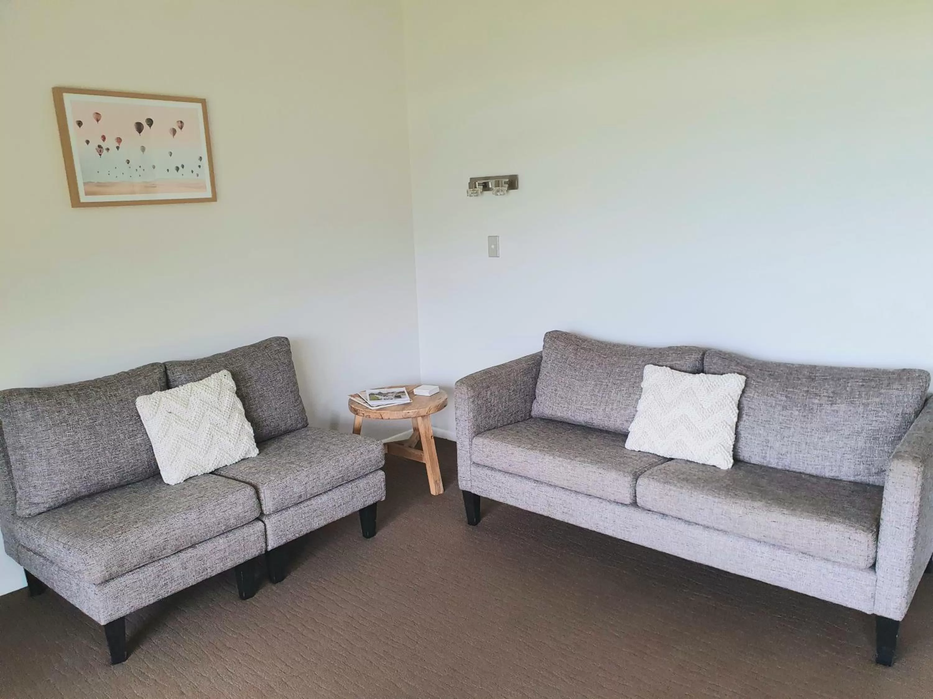 Living room in Bay Vista Waterfront Motel