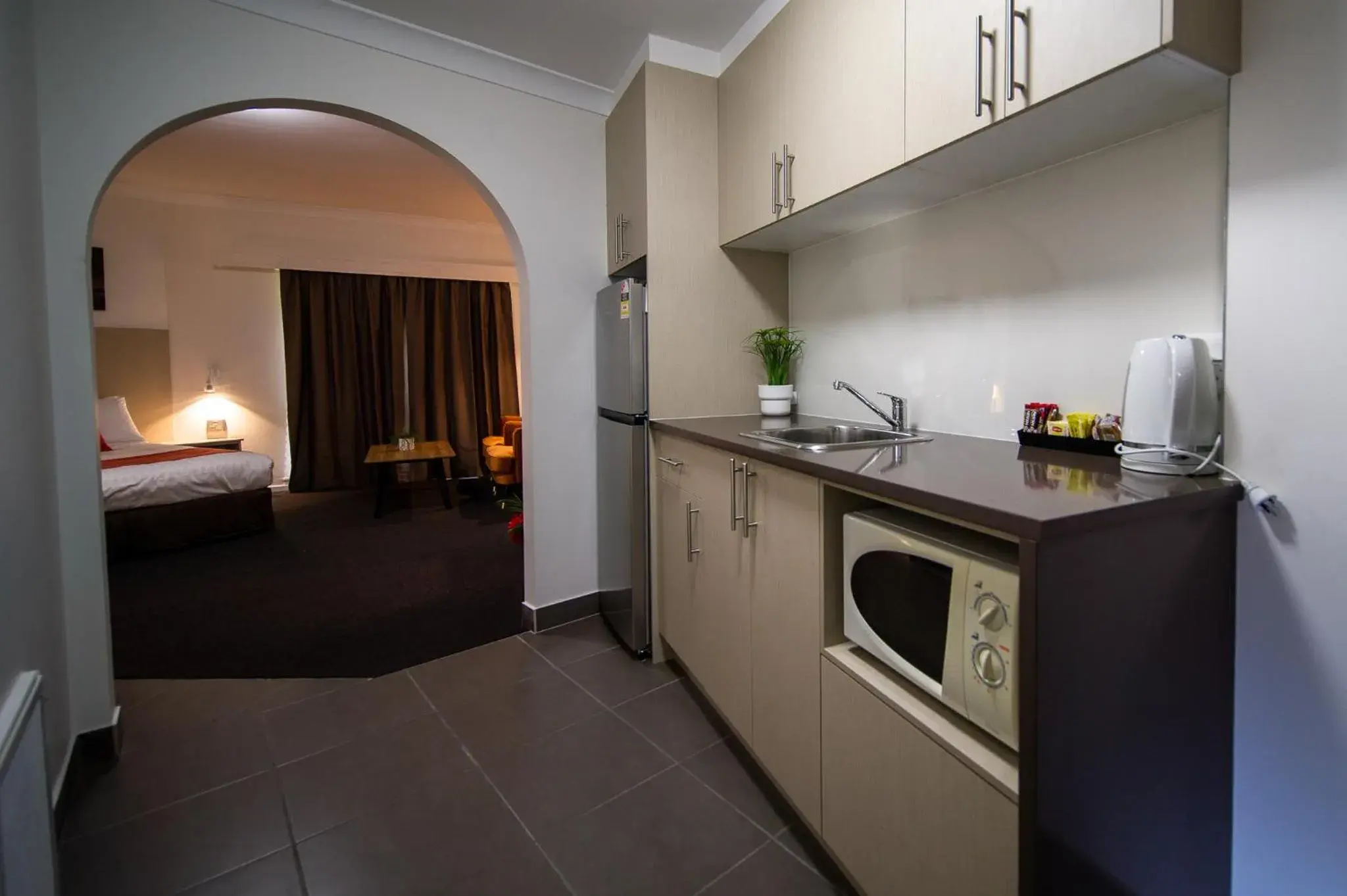 Kitchen or kitchenette, Kitchen/Kitchenette in Hamilton's Queanbeyan Motel