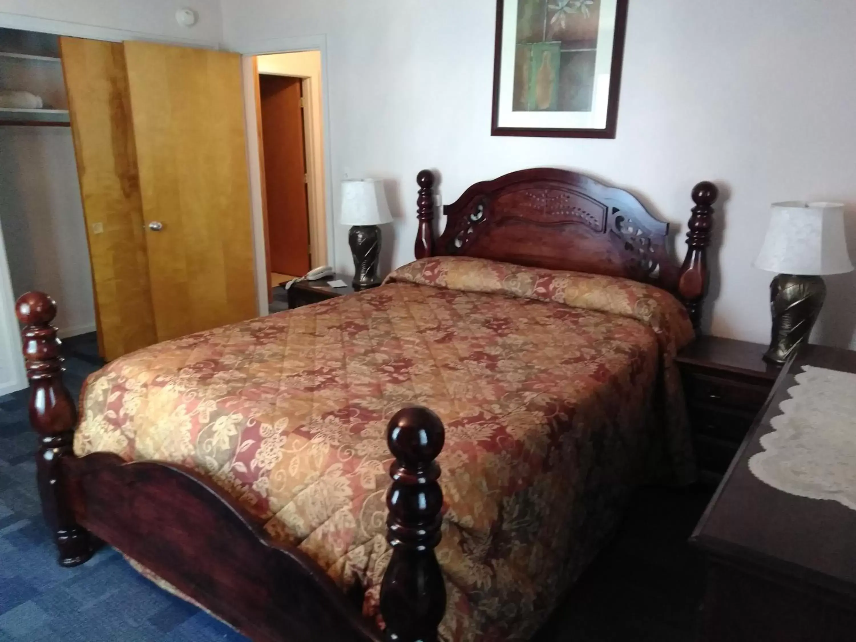 Bed in The Cardinal Inn