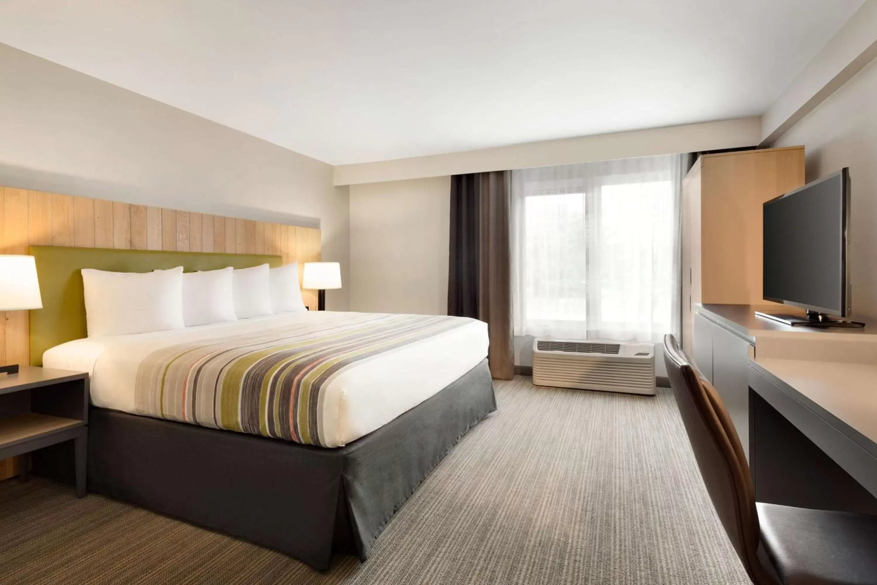 Photo of the whole room, Bed in Country Inn & Suites by Radisson, Seattle-Tacoma International Airport, WA