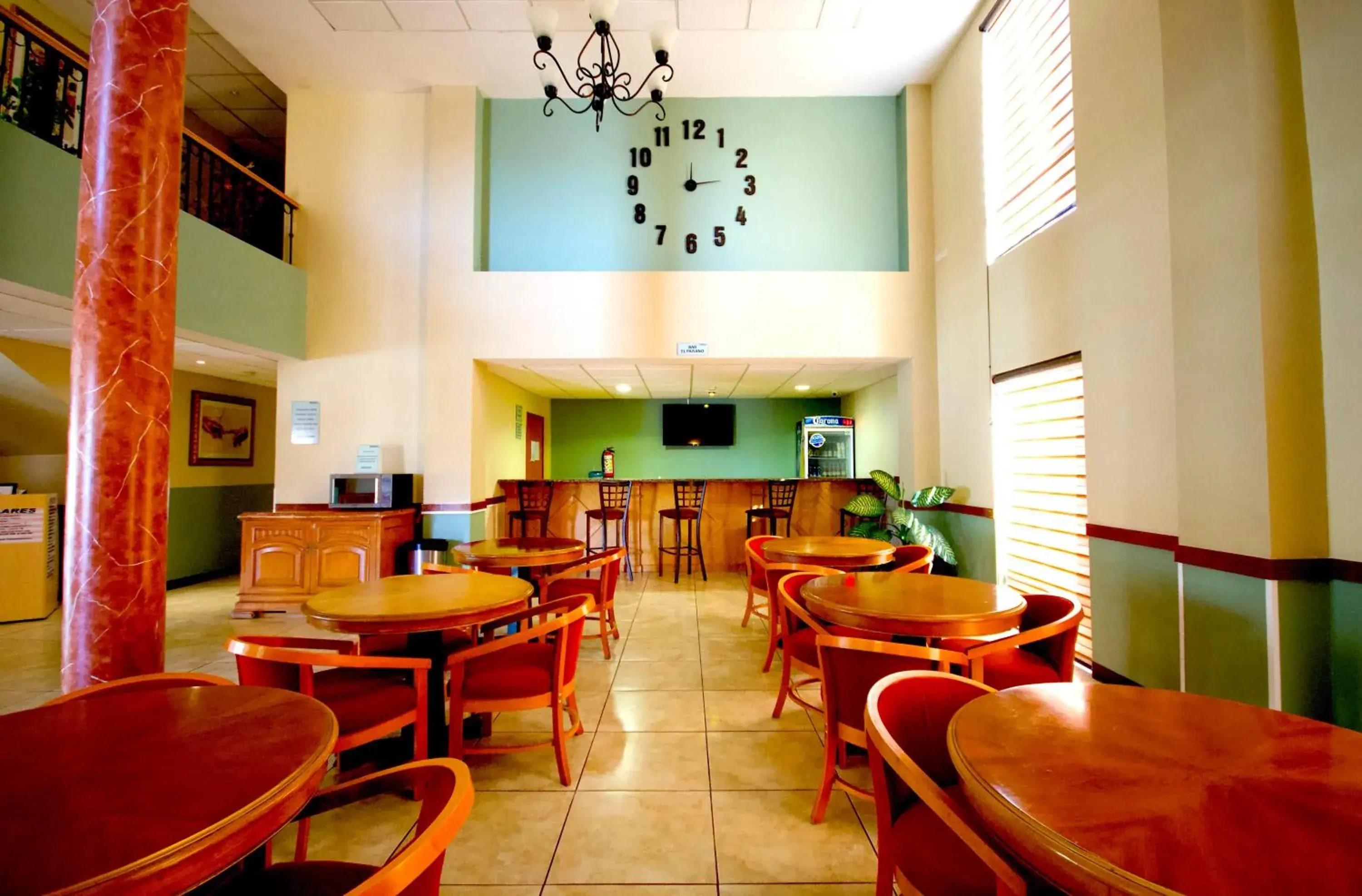 Lobby or reception, Lounge/Bar in Hotel Consulado Inn