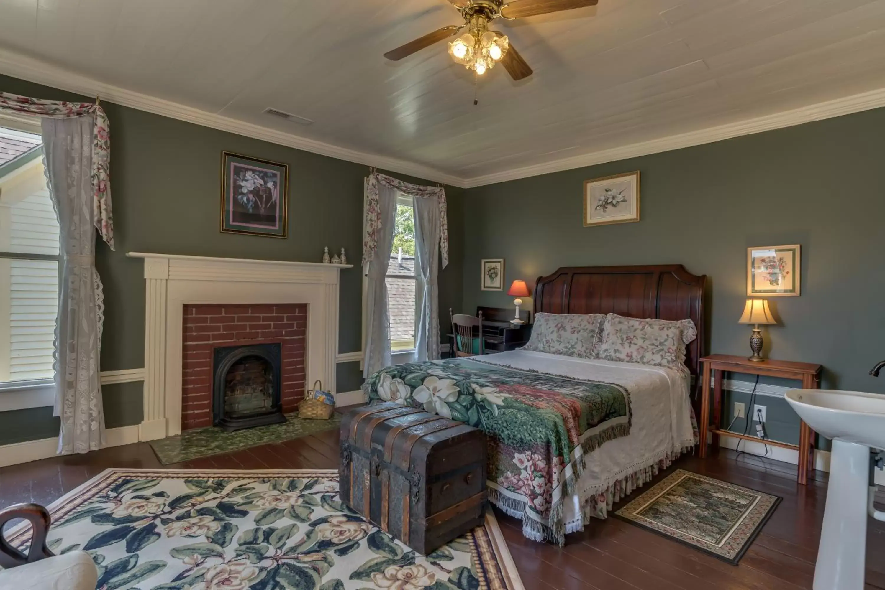 Decorative detail, Room Photo in Carrier Houses Bed & Breakfast