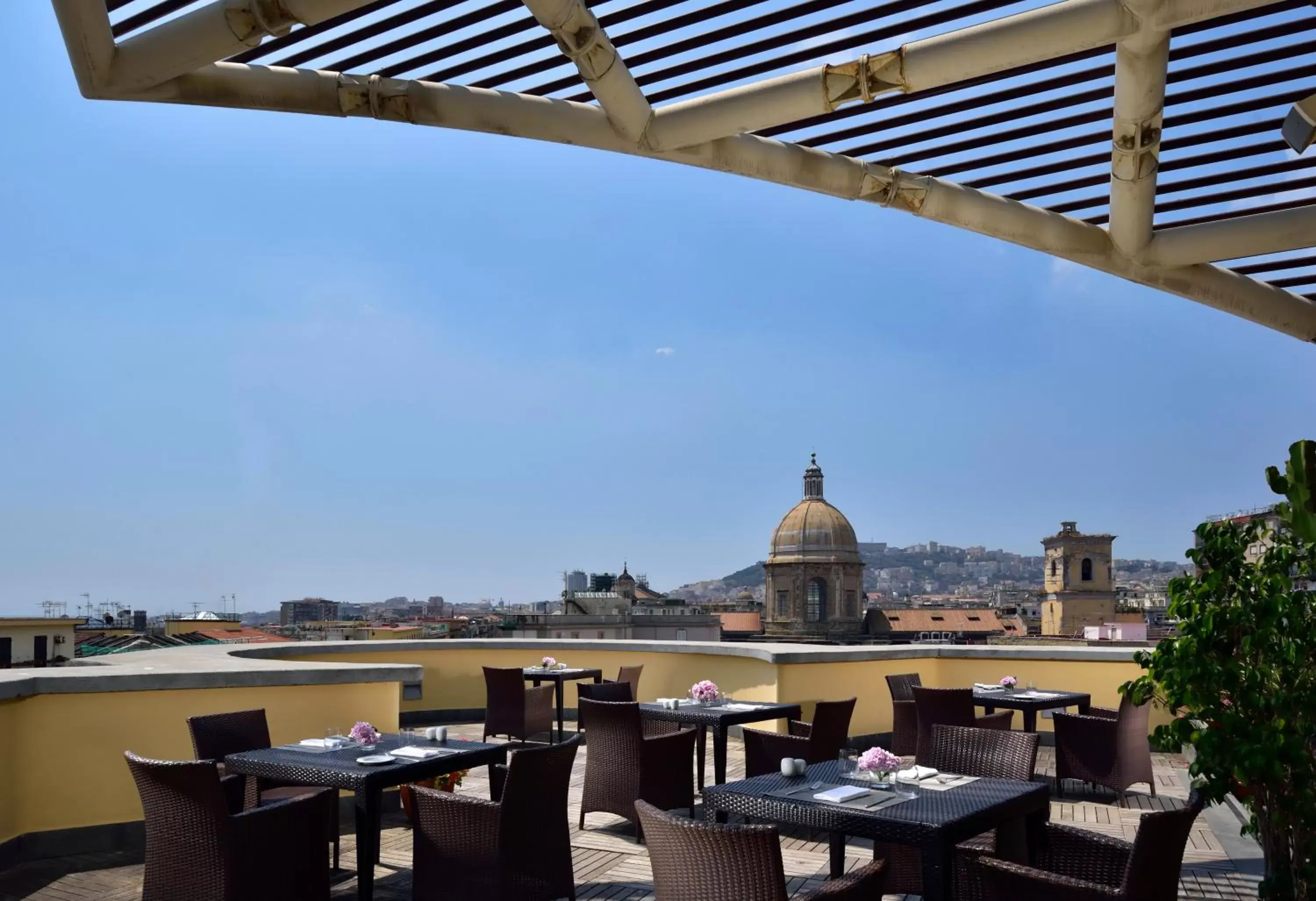 City view, Restaurant/Places to Eat in UNAHOTELS Napoli