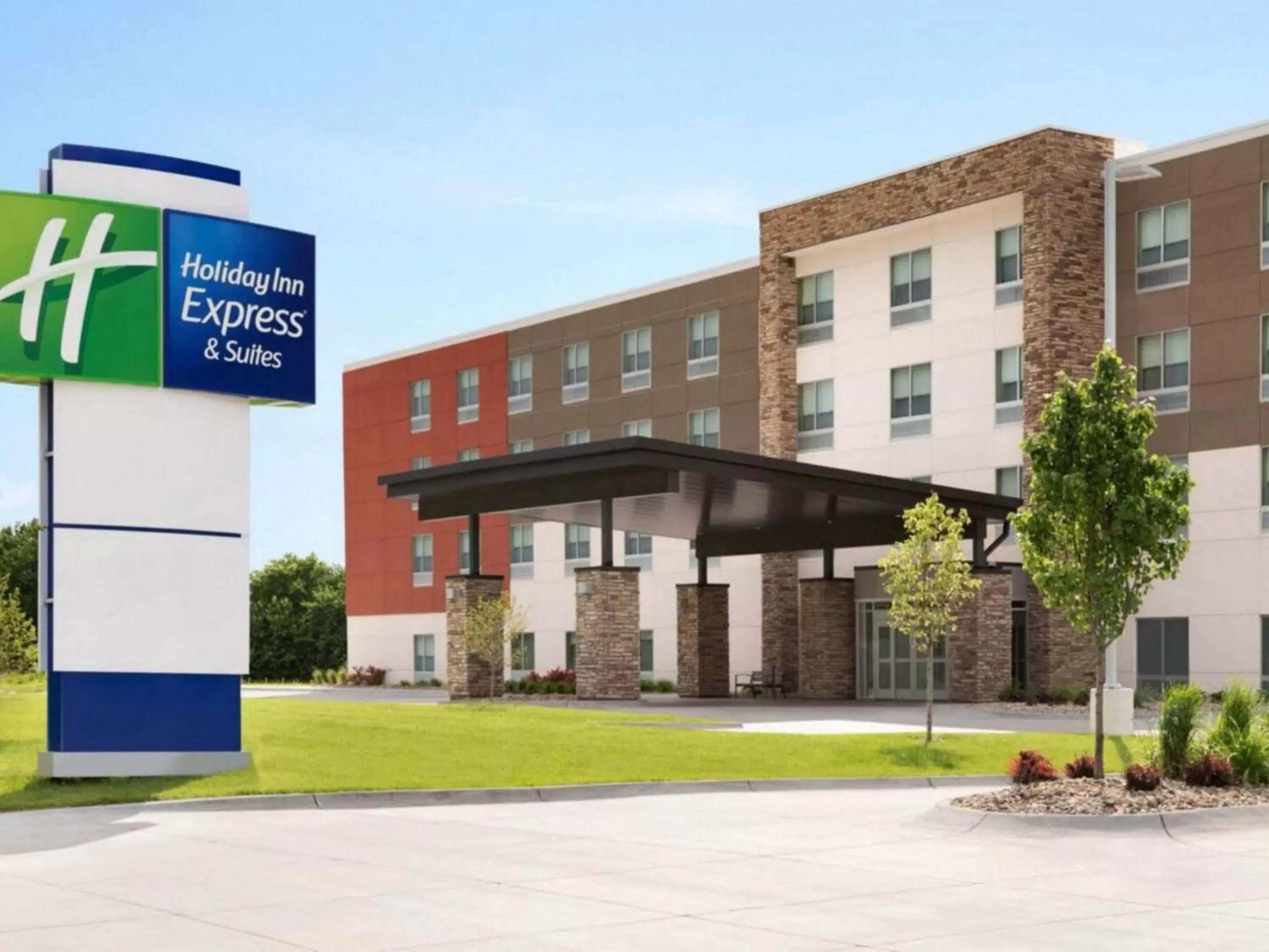 Property Building in Holiday Inn Express & Suites - Dallas Market Center, an IHG Hotel