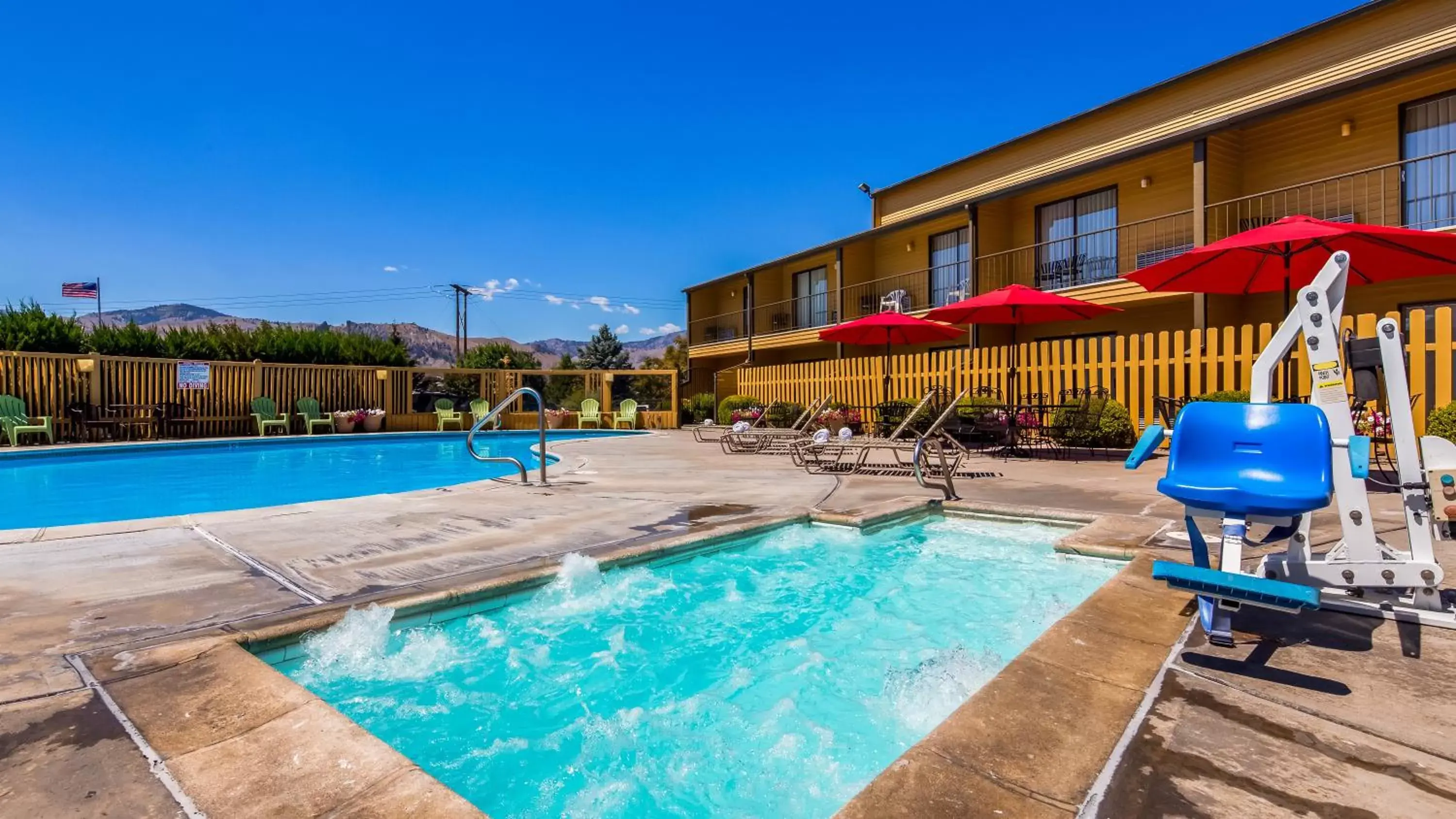 Swimming Pool in SureStay Hotel by Best Western Wenatchee