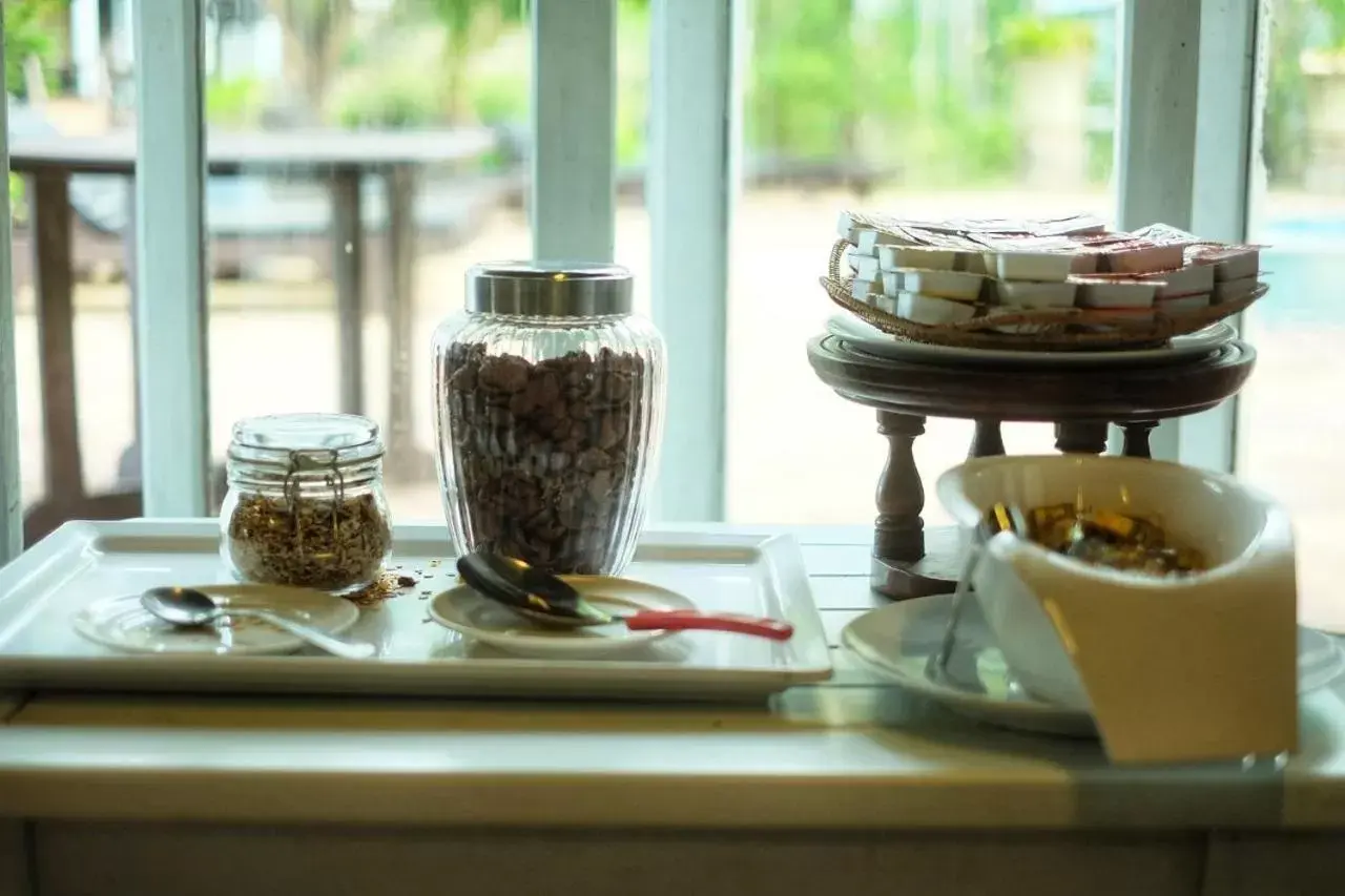 Food and drinks in Koh Chang Cliff Beach Resort