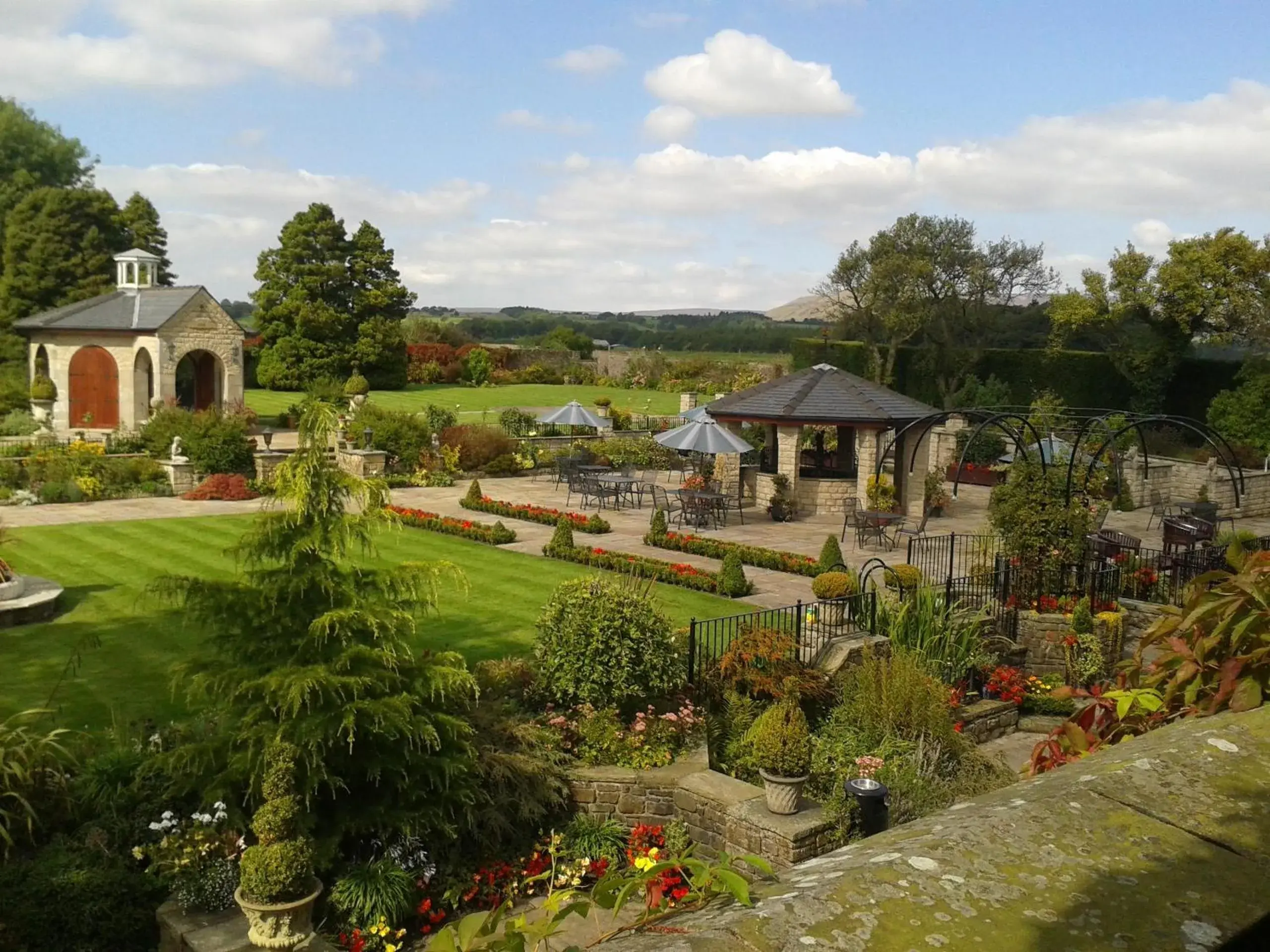 Garden, Pool View in Ferraris Country House Hotel