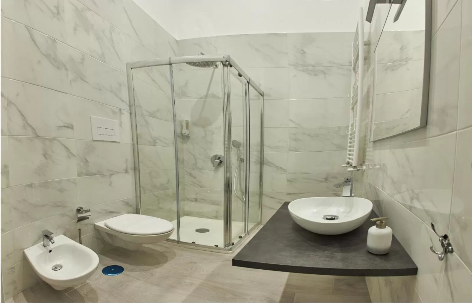 Shower, Bathroom in B&B Dint 'o core e Napule