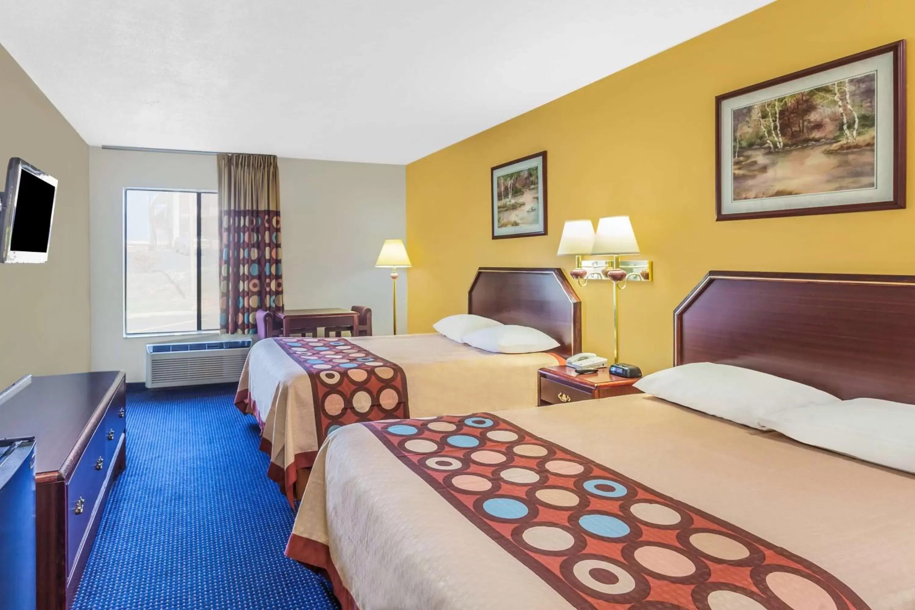 Queen Room with Two Queen Beds - Non-Smoking in Super 8 by Wyndham Morristown/South