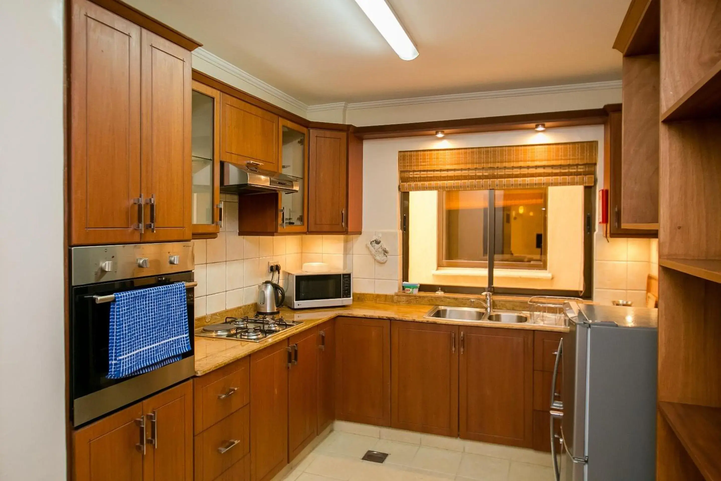 Kitchen or kitchenette, Kitchen/Kitchenette in Waridi Paradise Hotel and Suites