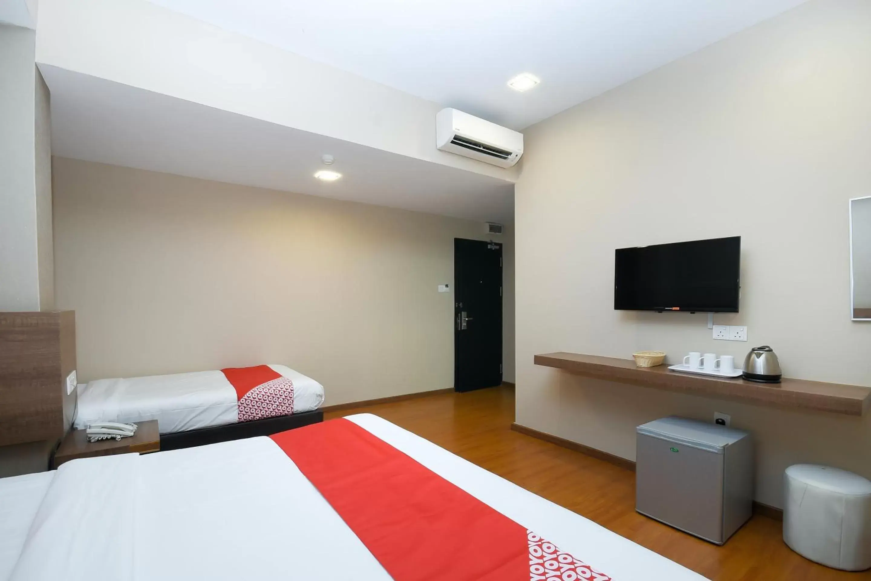 Bedroom, Bed in Super OYO 977 Hong Kong Suites