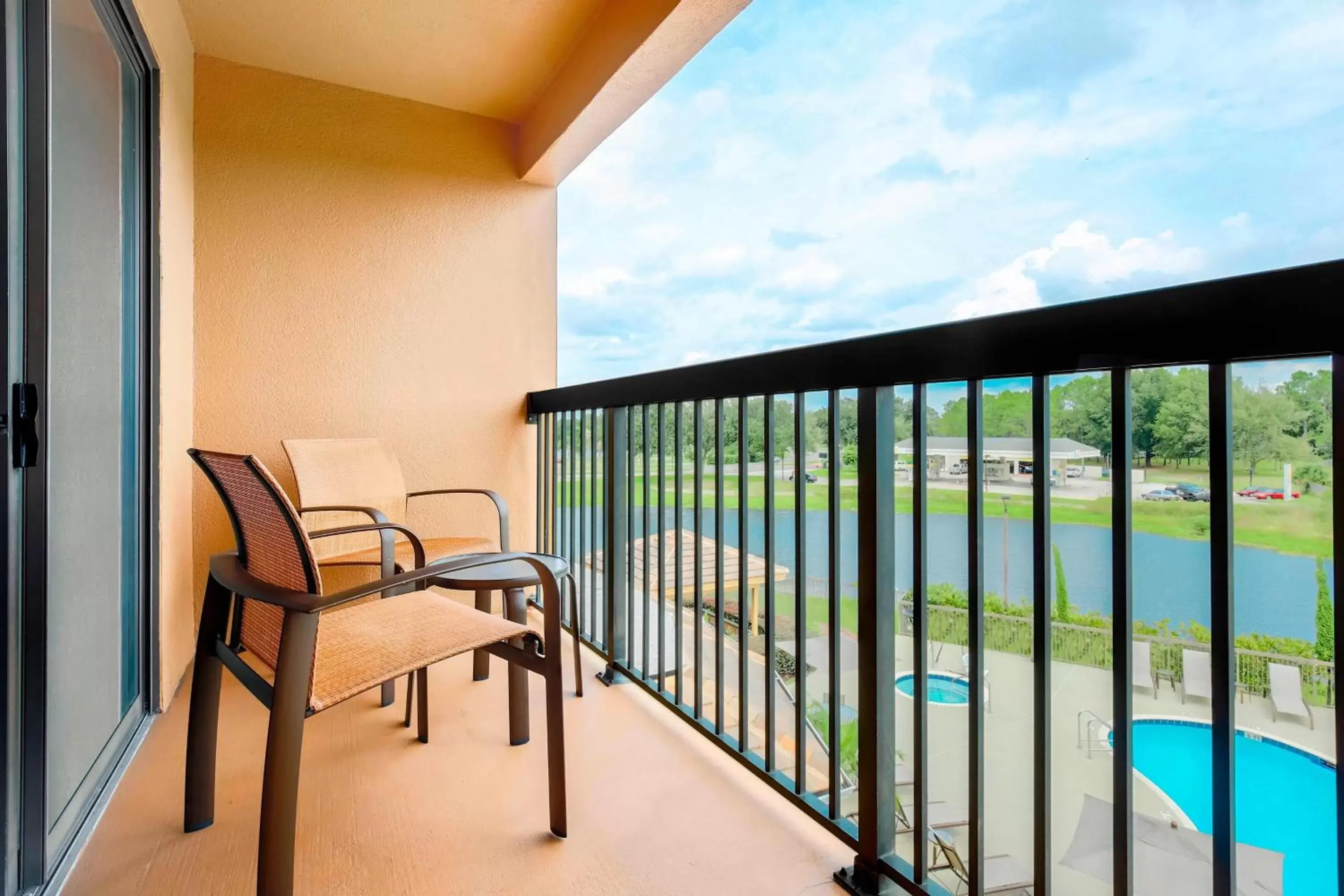 Photo of the whole room, Balcony/Terrace in Courtyard by Marriott Orlando Lake Mary North