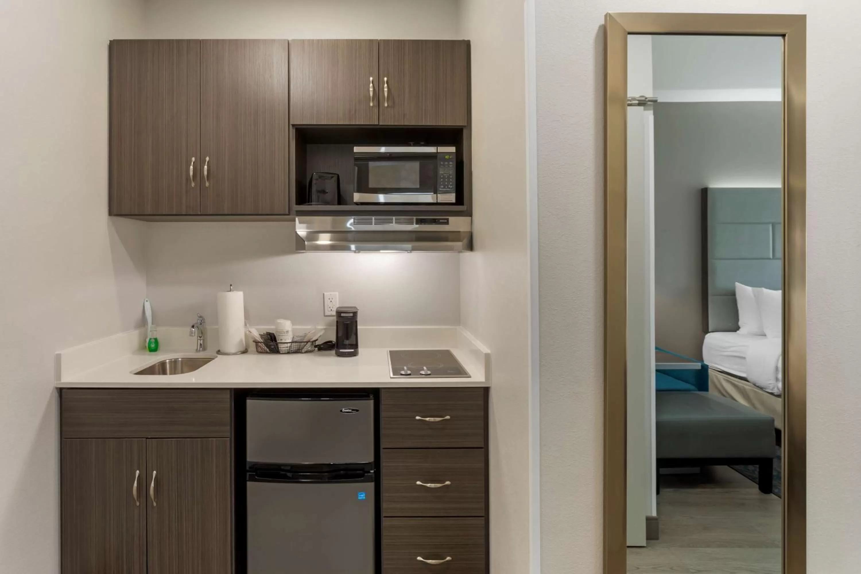Kitchen or kitchenette in Best Western Plus Executive Residency Nashville Antioch
