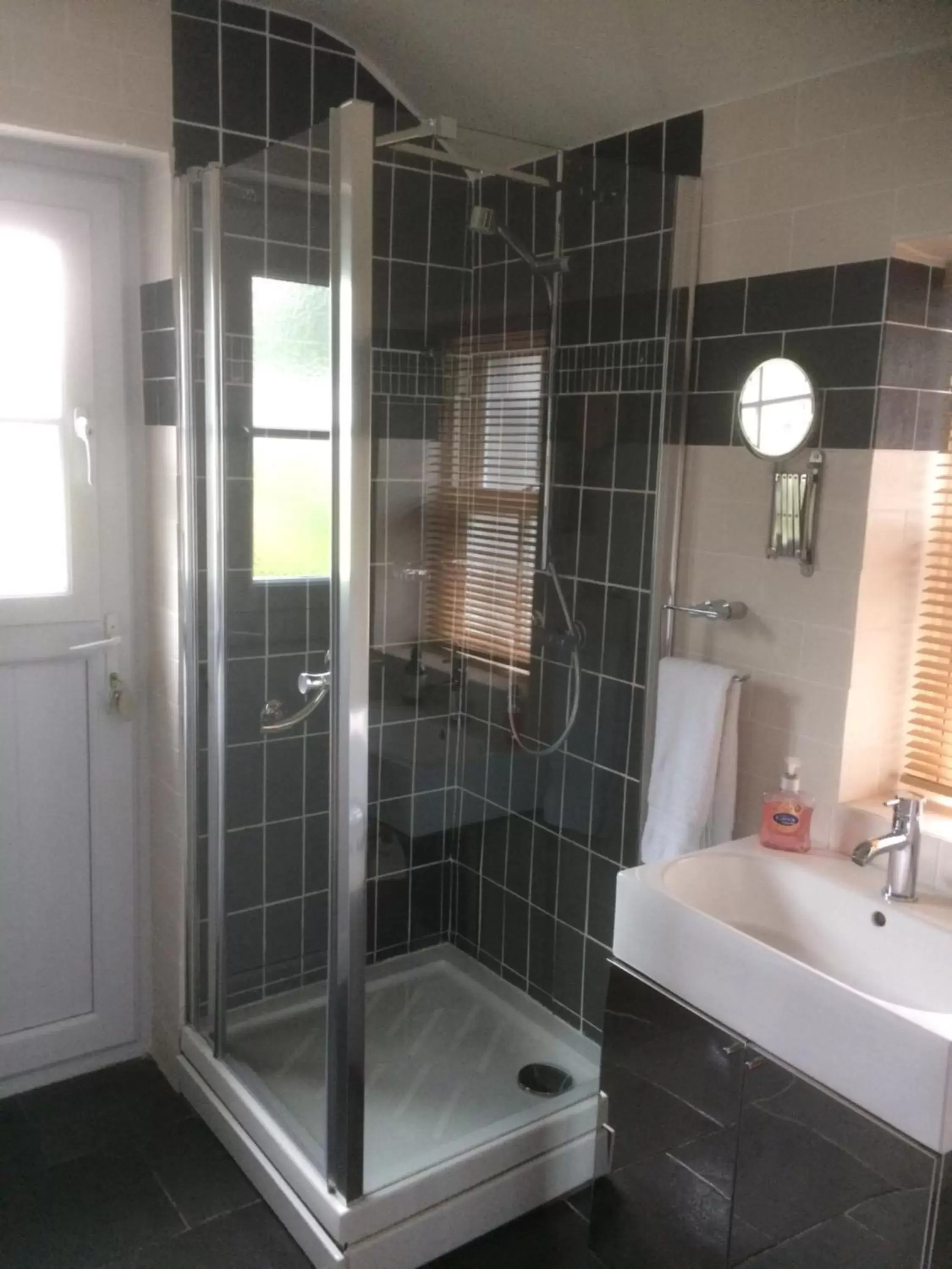 Bathroom in Garth Engan Private Self Contained B&B with Garden Area