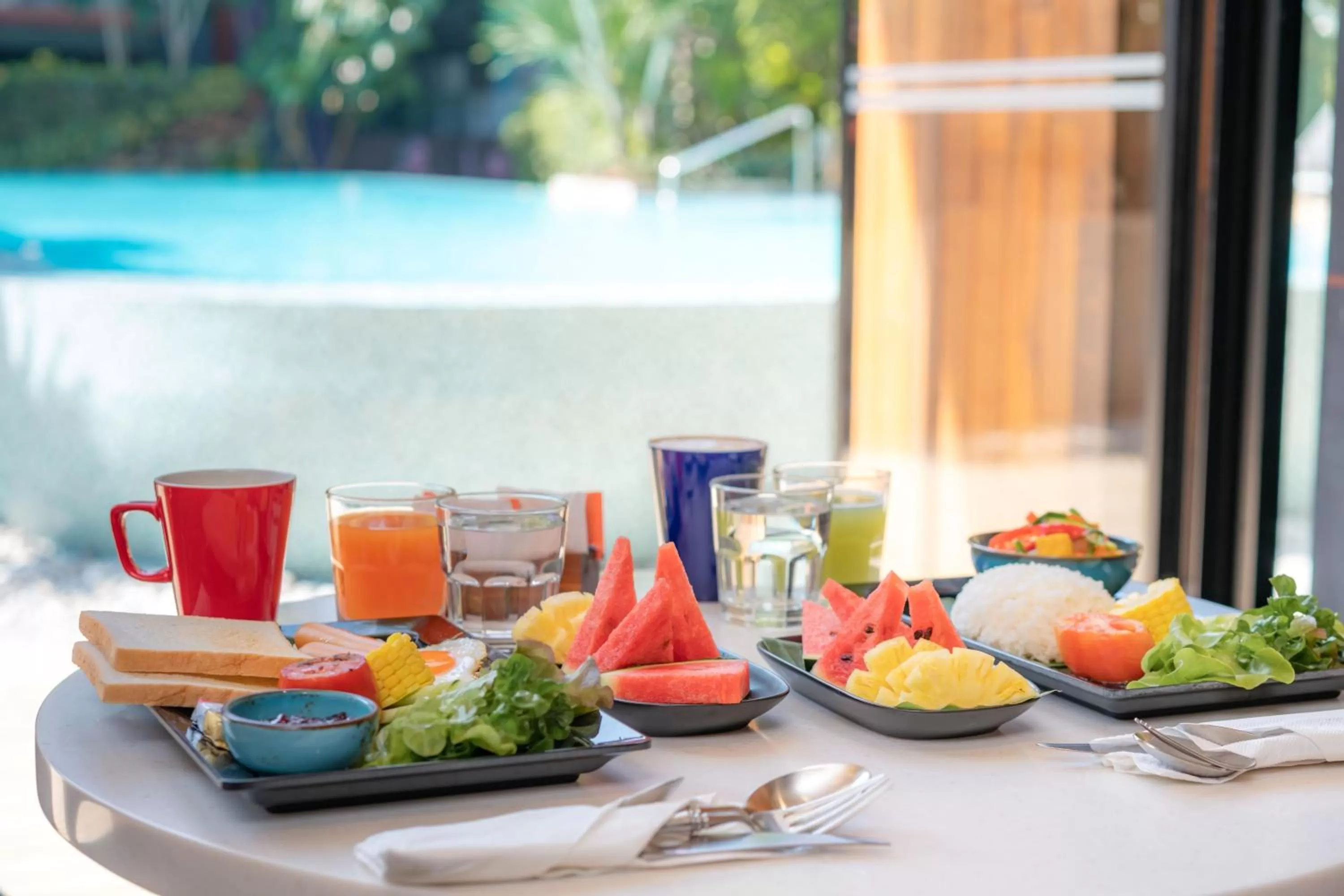 Restaurant/places to eat in Holiday Inn Express Phuket Patong Beach Central by IHG