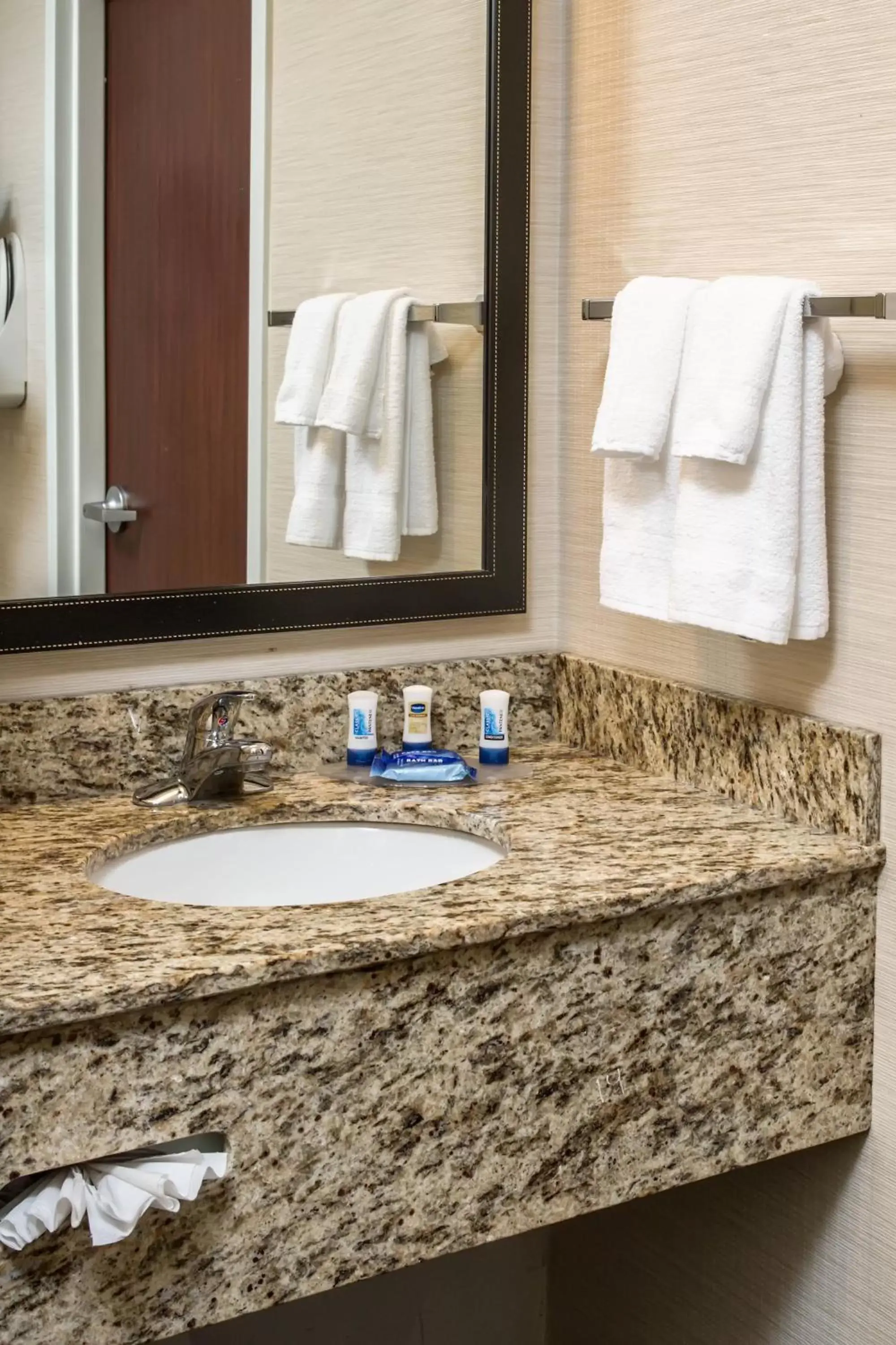 Bathroom in Fairfield Inn & Suites Jacksonville Airport