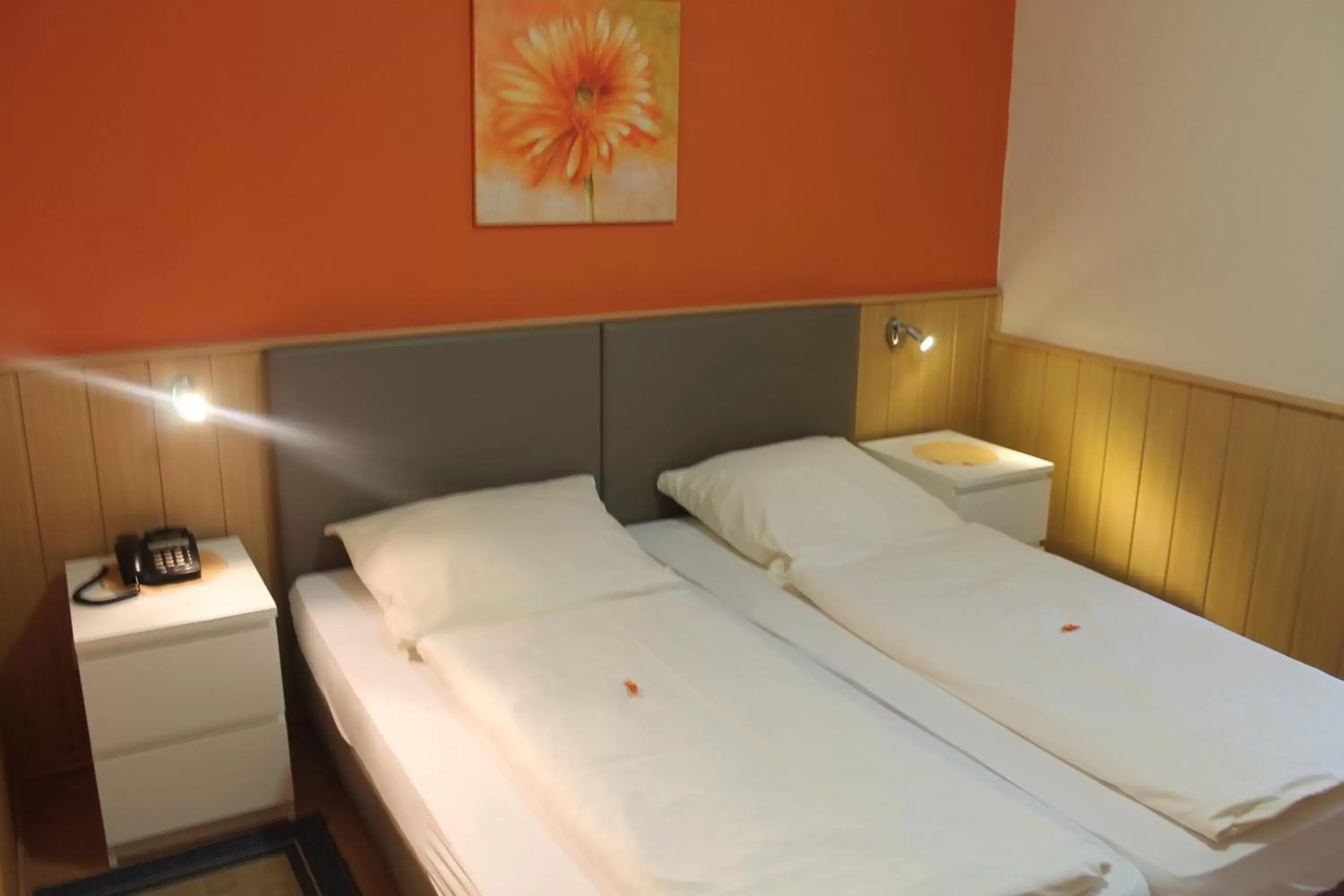 Bedroom, Bed in Hotel Rothenburger Hof