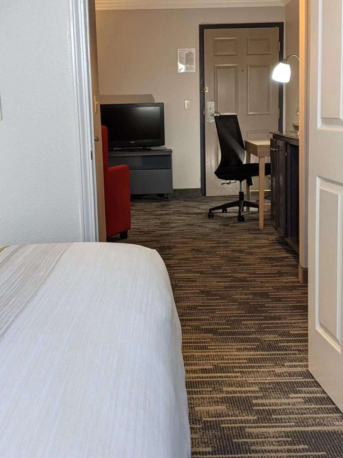 Bed in Country Inn & Suites by Radisson, Nashville, TN