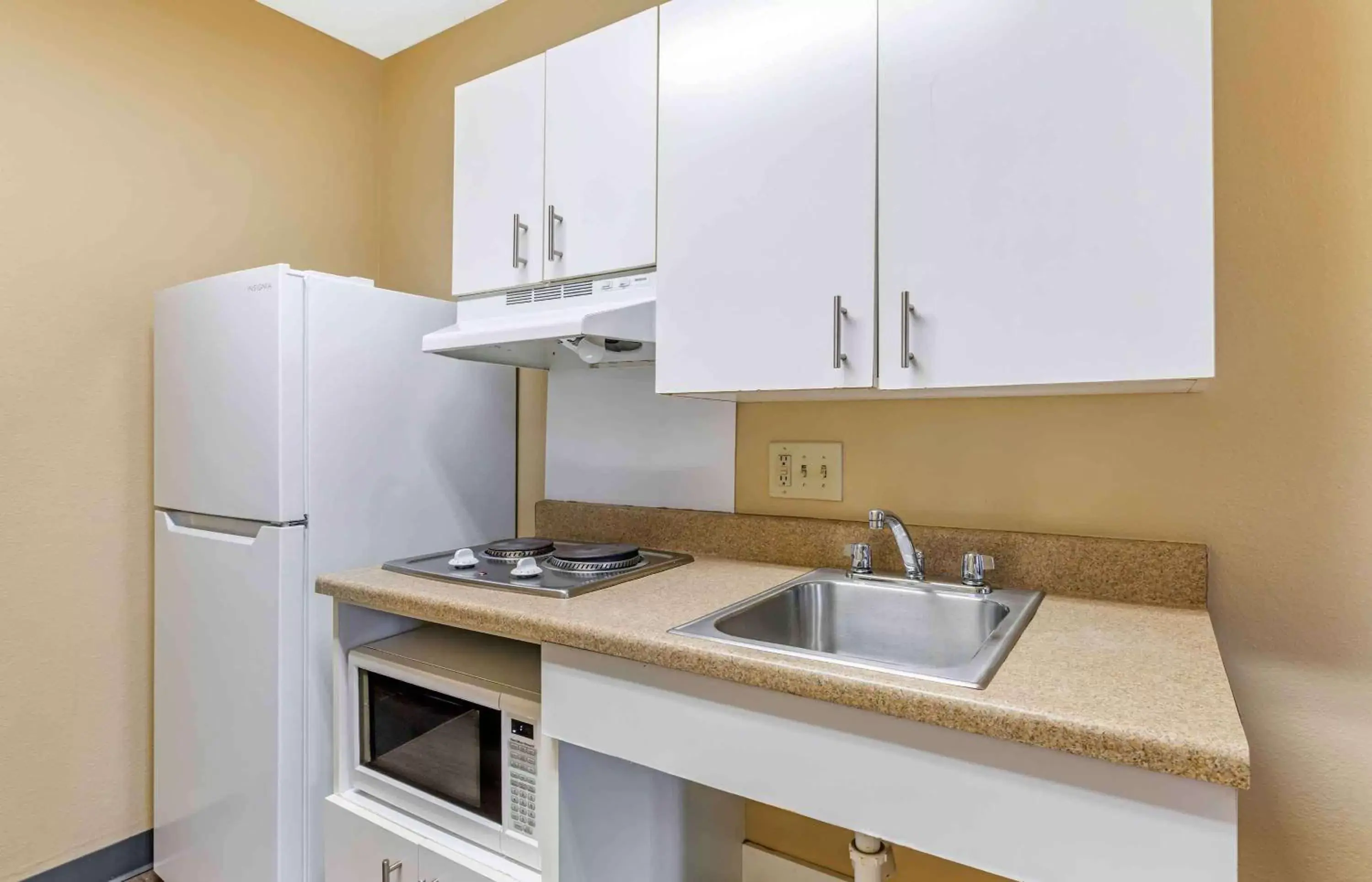 Bedroom, Kitchen/Kitchenette in Extended Stay America Suites - Minneapolis - Woodbury