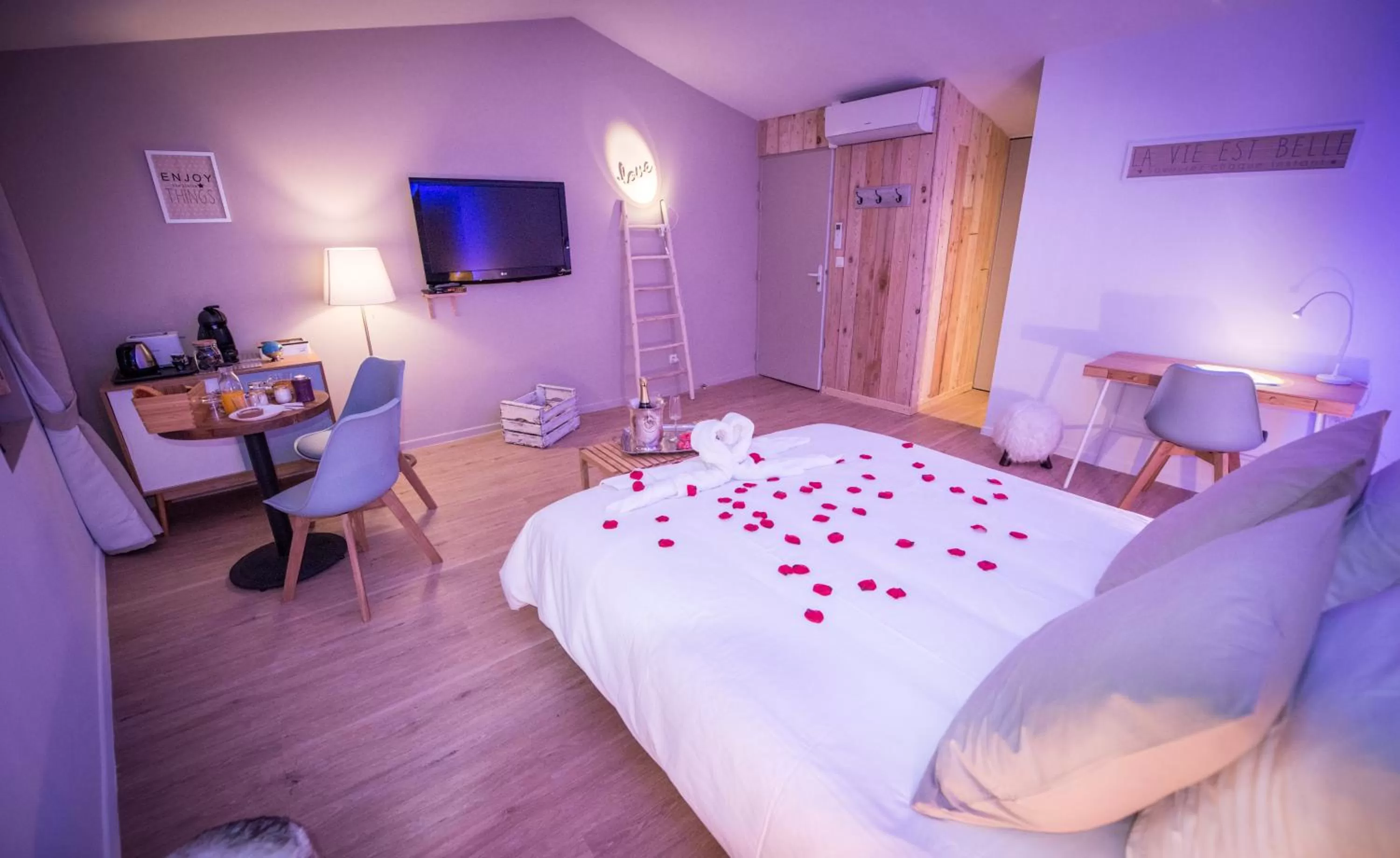 Decorative detail, Bed in La Maison Gustave