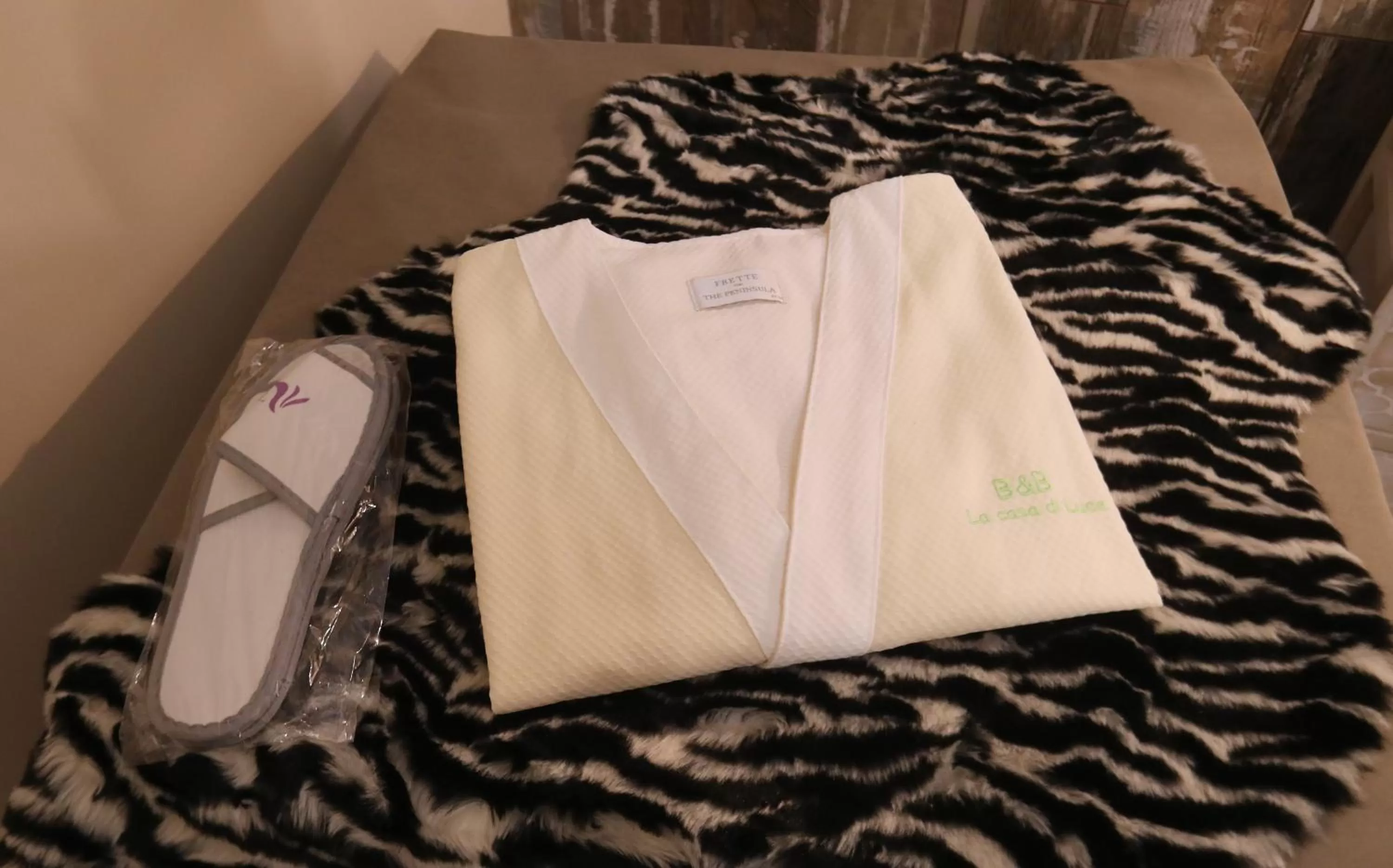 Decorative detail, Bed in La casa di Luce