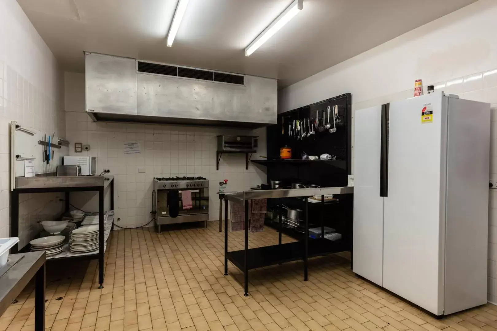 Communal kitchen, Kitchen/Kitchenette in Sails Geraldton Accommodation