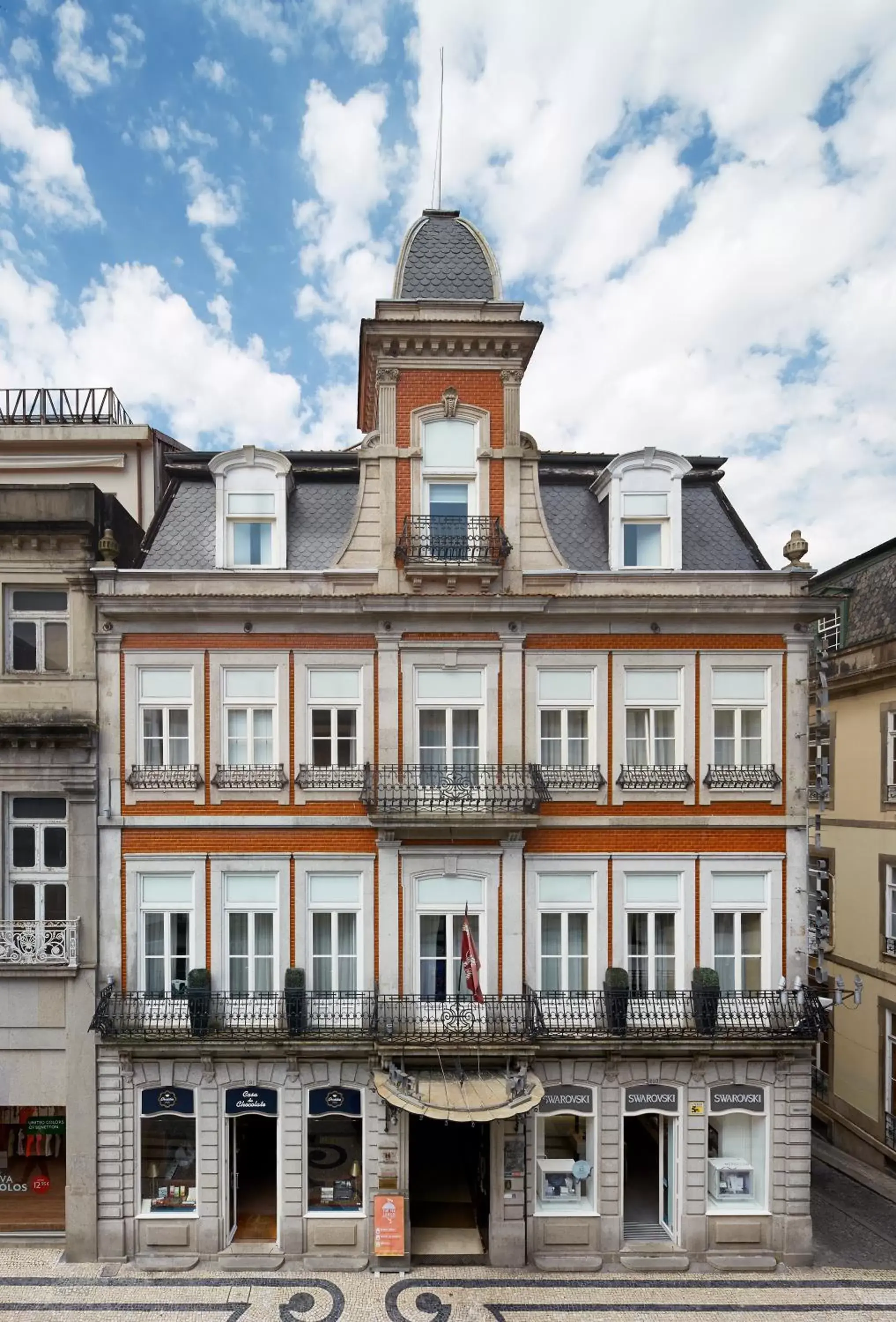 Facade/entrance in Grande Hotel do Porto