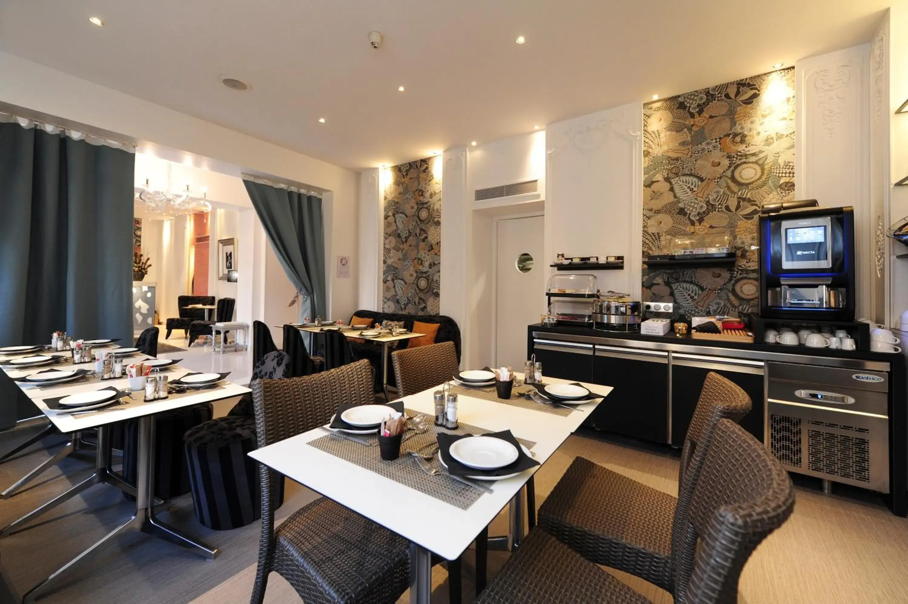 American breakfast, Restaurant/Places to Eat in Hotel Renoir