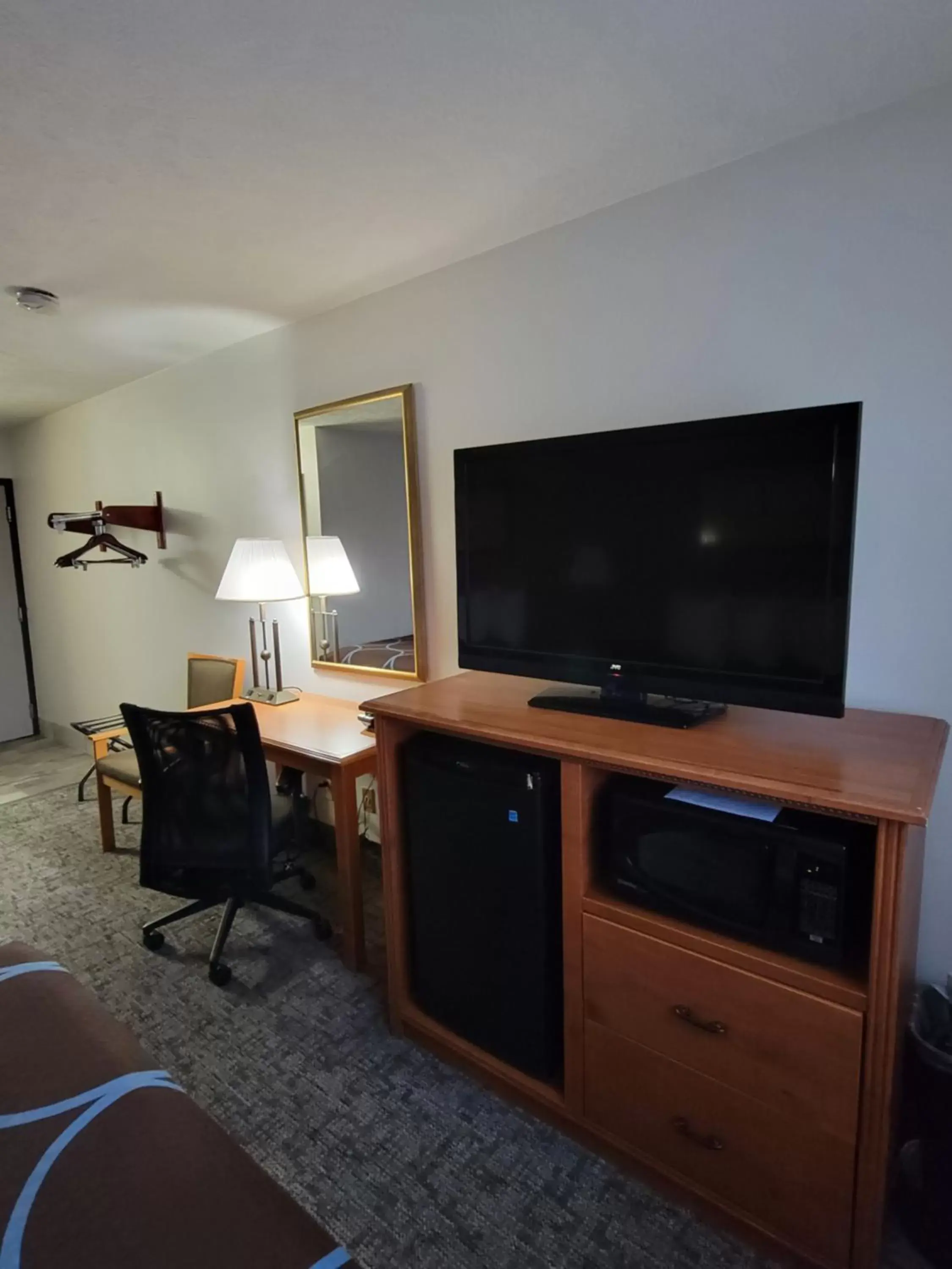 TV and multimedia, TV/Entertainment Center in SureStay Plus Hotel by Best Western Grand Island