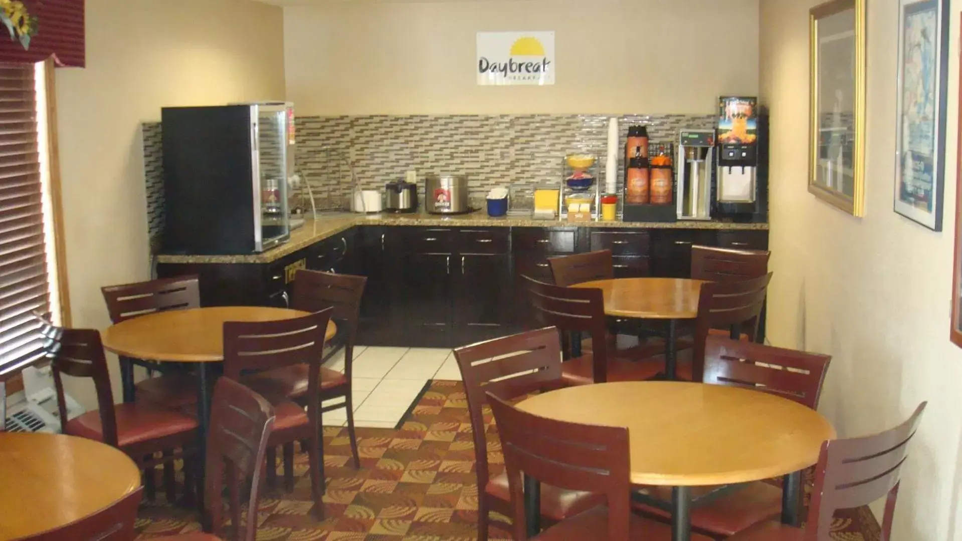 Restaurant/Places to Eat in Days Inn by Wyndham Muncie -Ball State University