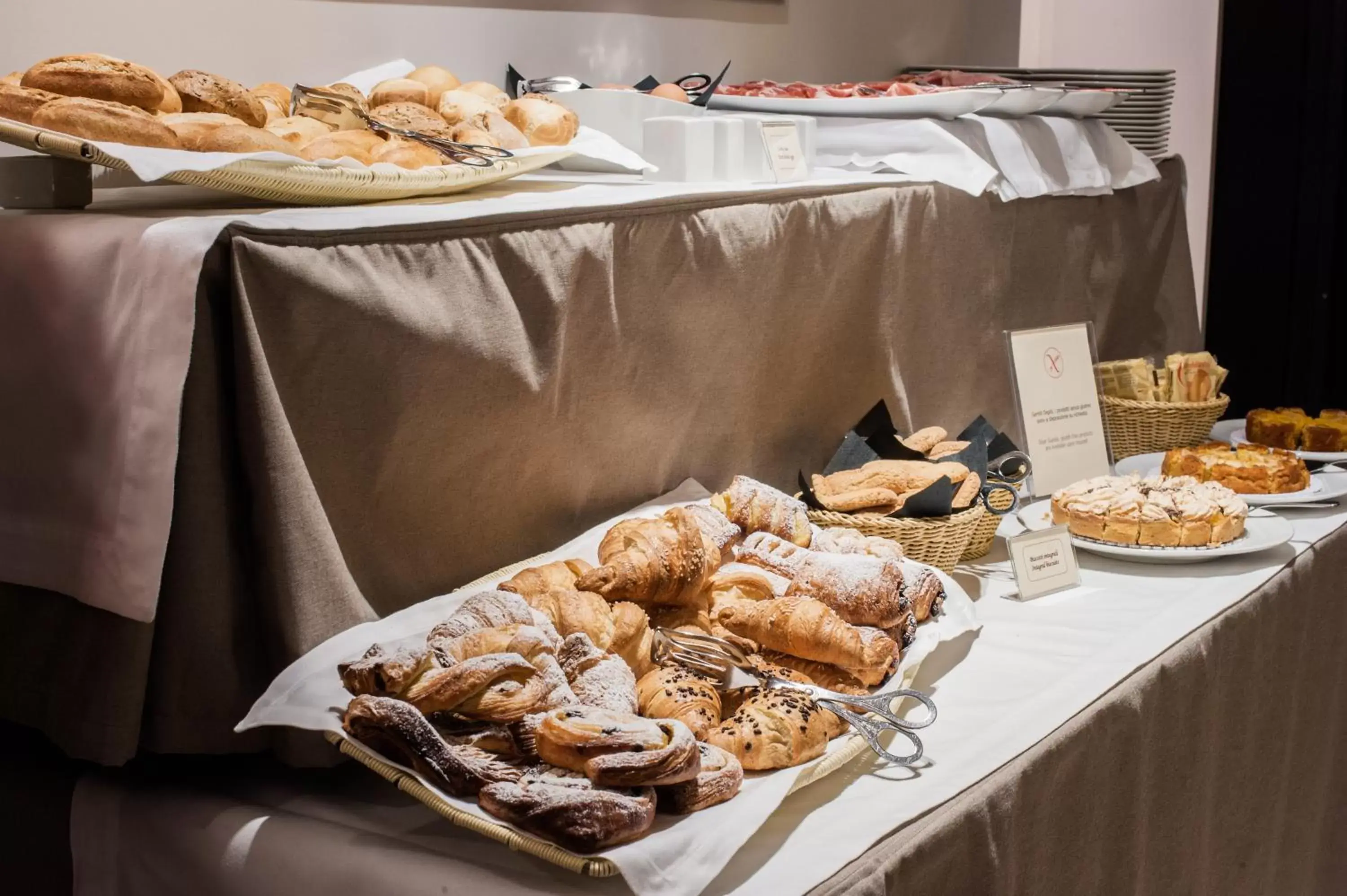 Breakfast in Hotel Casa Poli