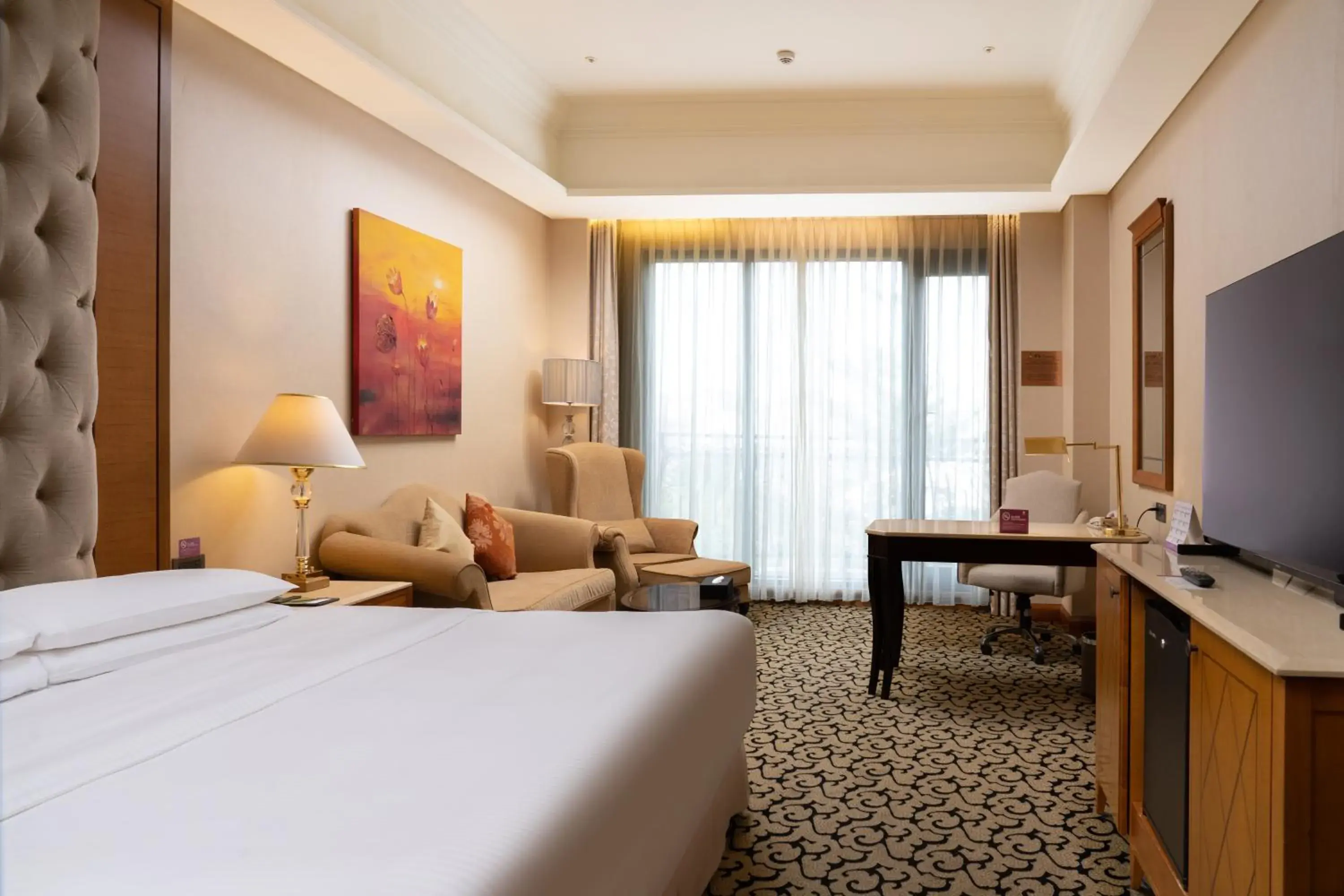 Photo of the whole room, Bed in E-Da Royal Hotel