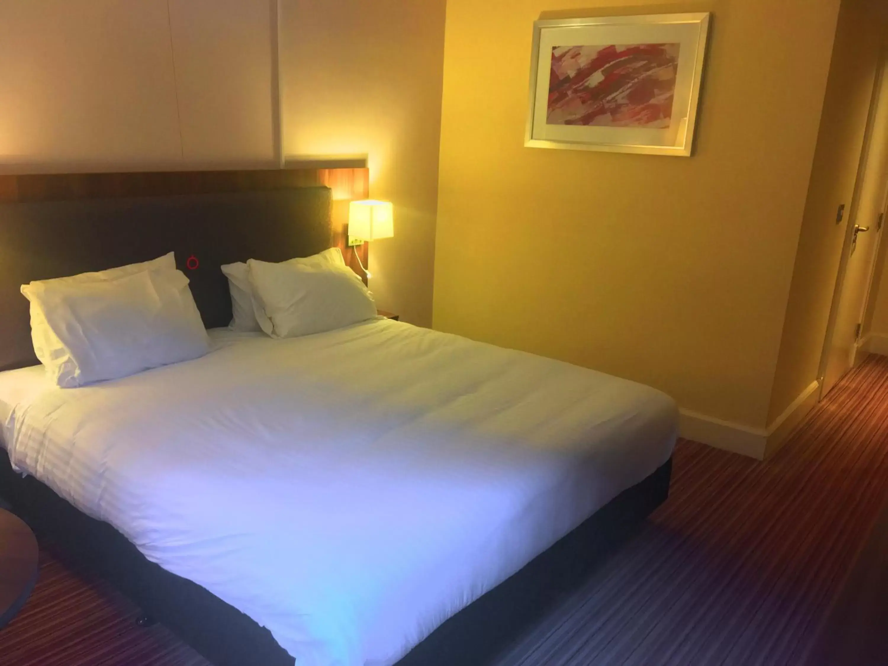 Photo of the whole room, Bed in Holiday Inn Rotherham-Sheffield M1,Jct.33, an IHG Hotel