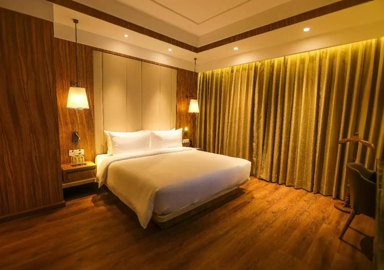 Bedroom, Bed in Radisson Bhopal