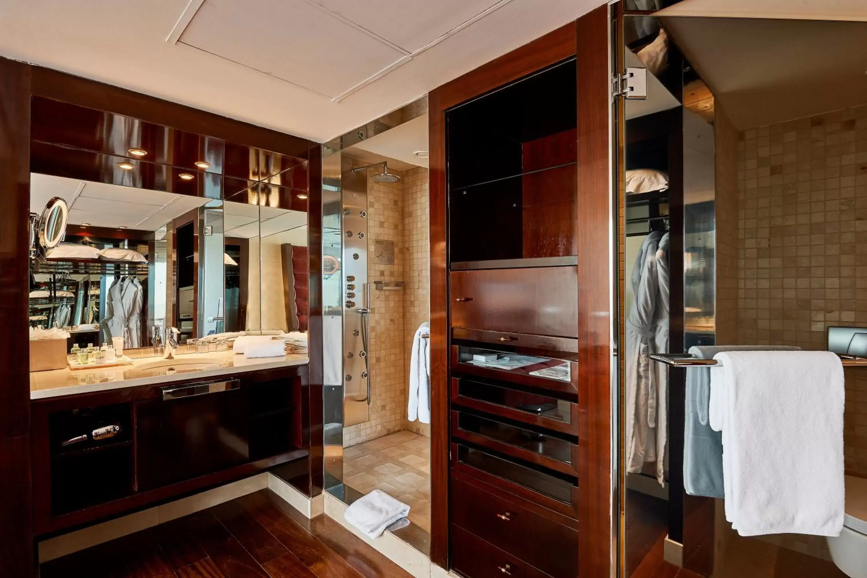 Bathroom in Hyatt Regency Barcelona Tower