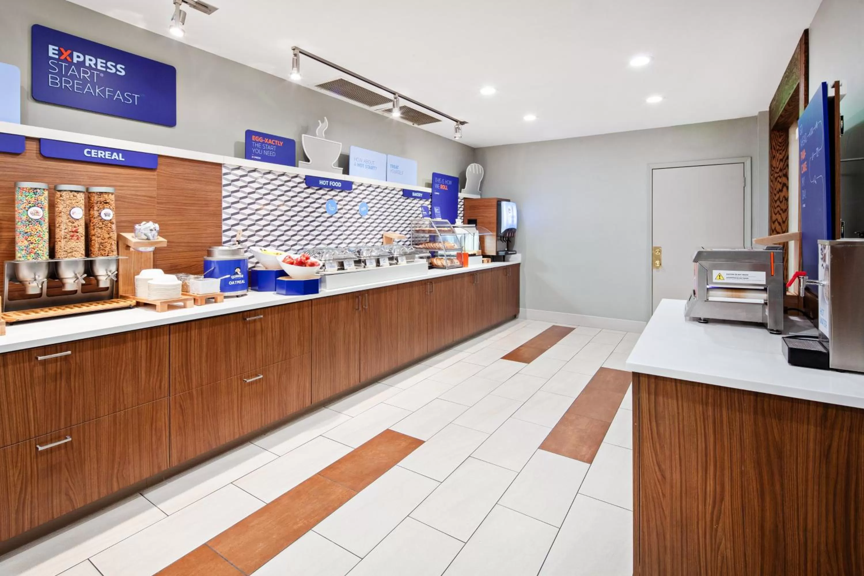 Breakfast in Holiday Inn Express & Suites Clovis Fresno Area by IHG